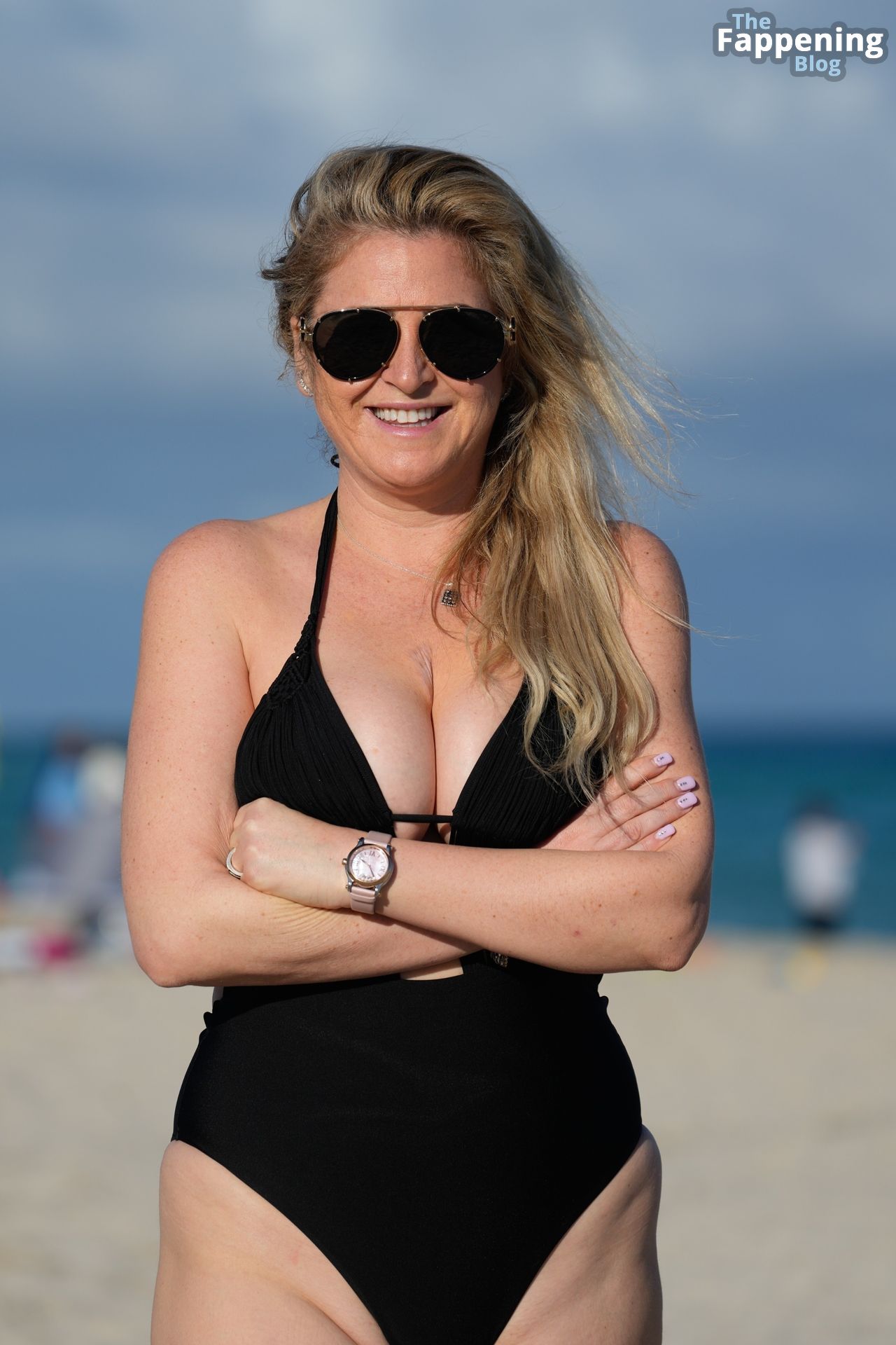 Josie Goldberg Enjoys a Beach Day in Miami (14 Photos)