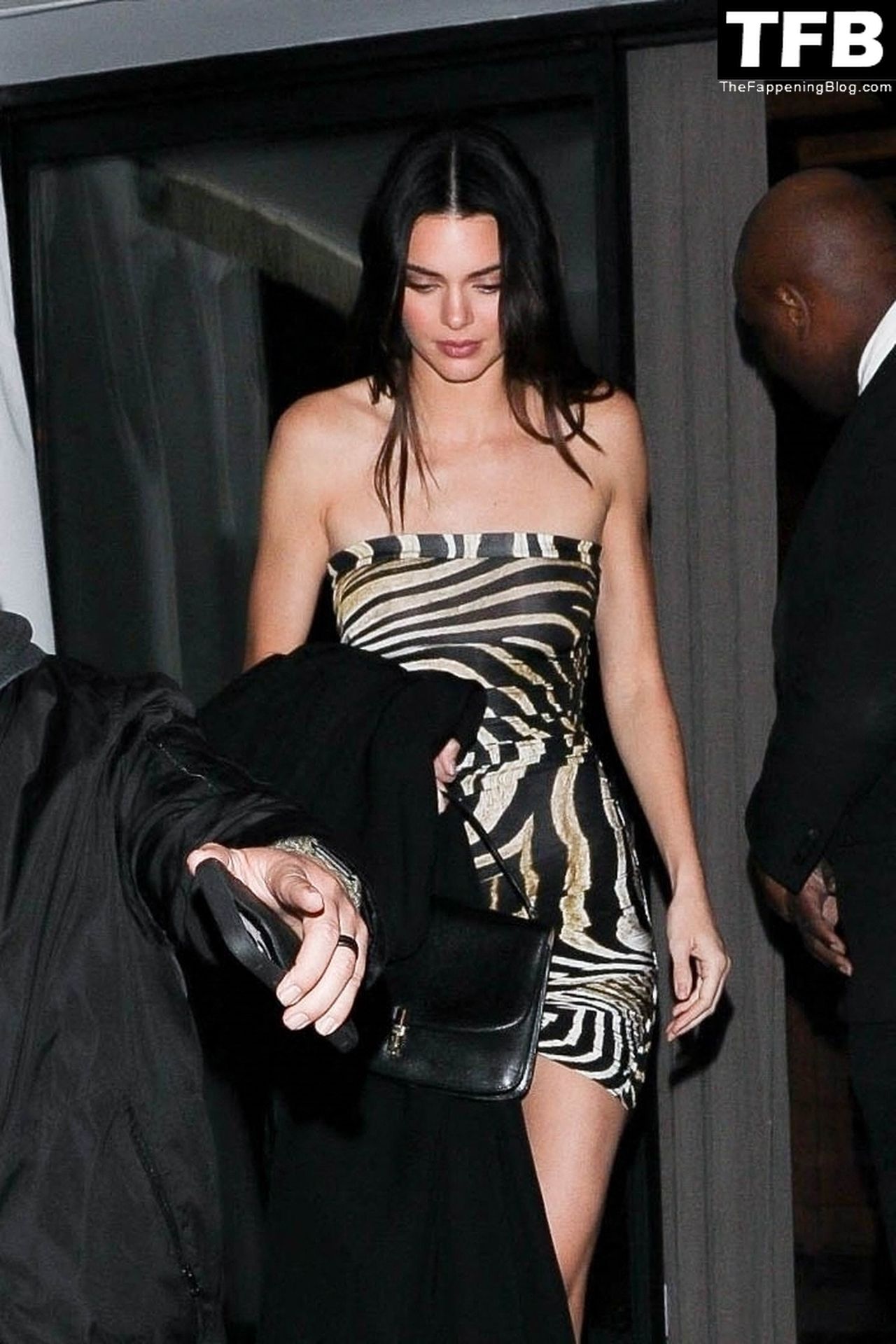 Kendall Jenner Goes to Dinner with Friends in West Hollywood (36 Photos)