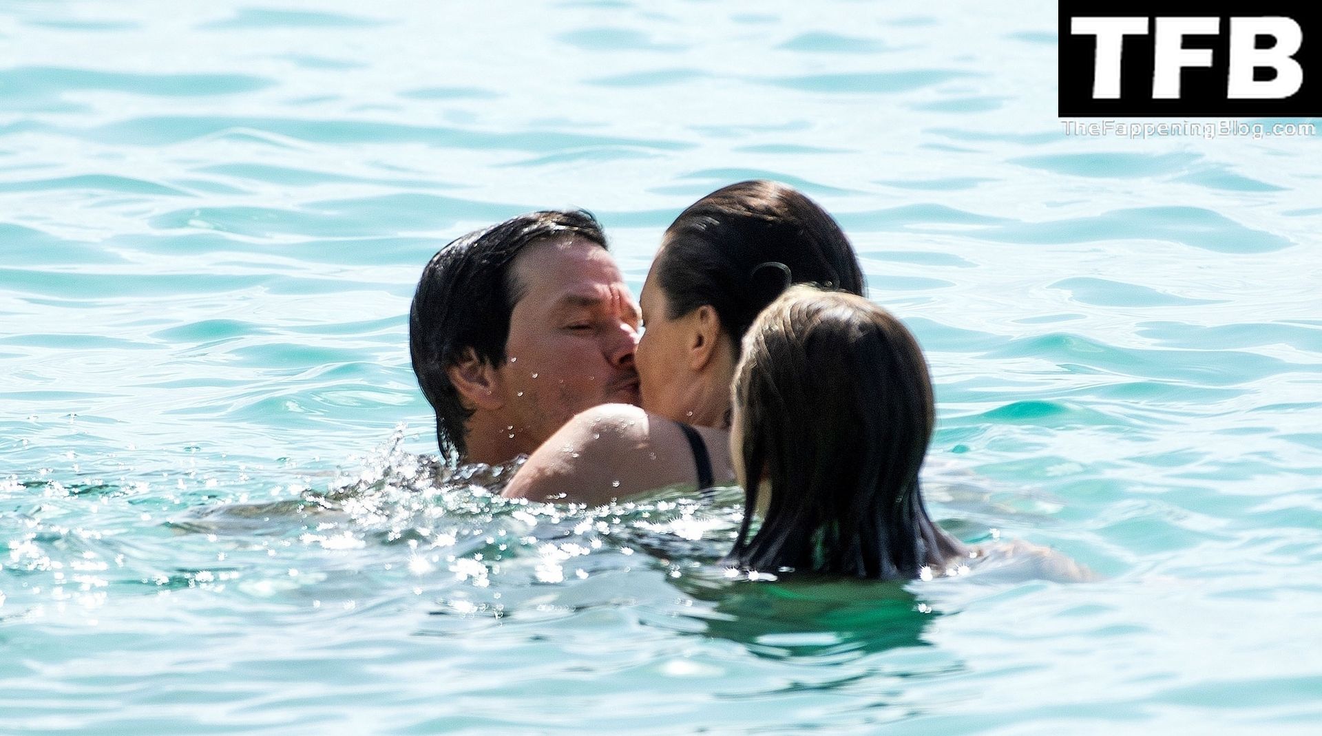 Rhea Durham &amp; Mark Wahlberg Enjoy a Day on Holiday in Barbados (60 Photos)