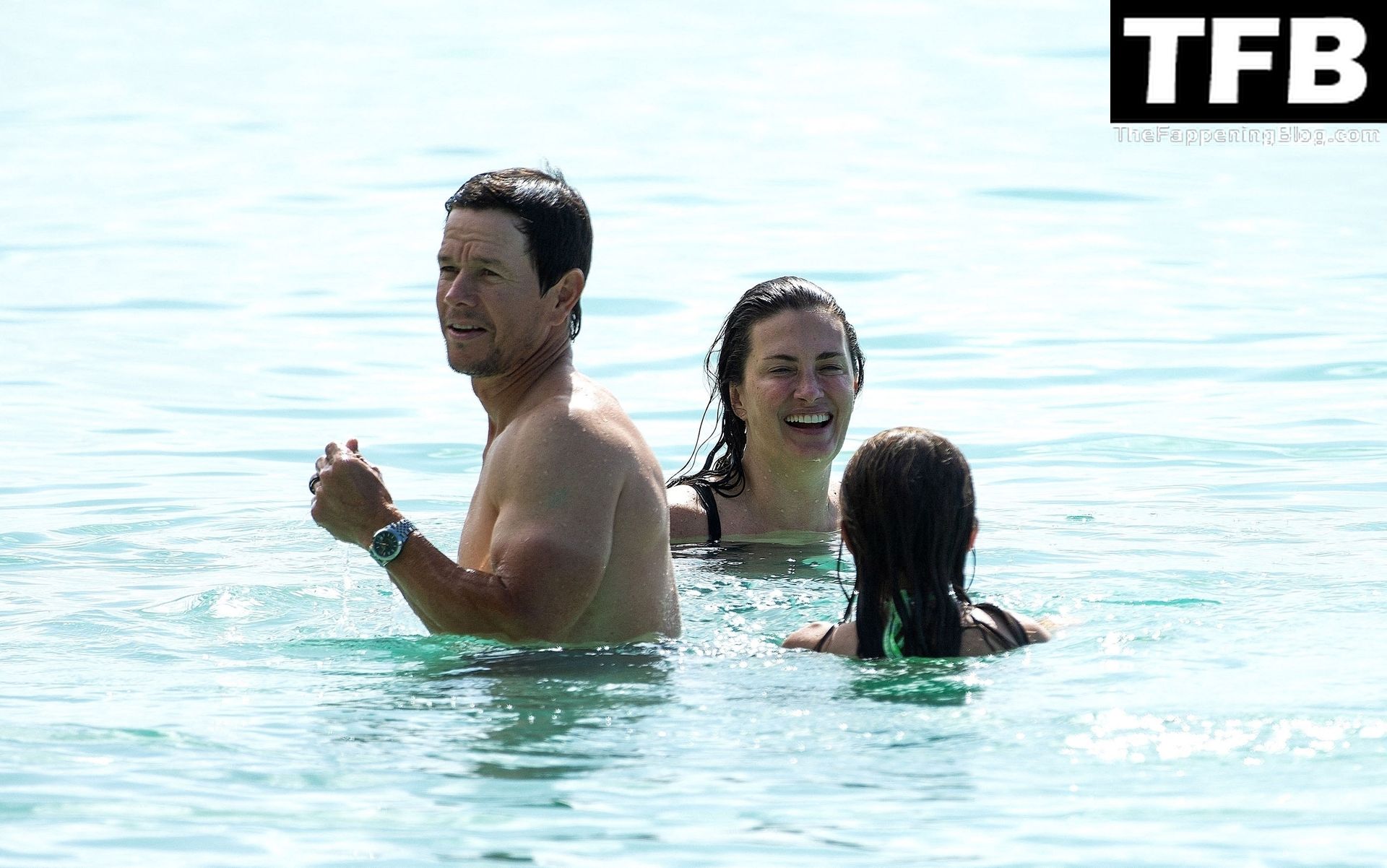 Rhea Durham &amp; Mark Wahlberg Enjoy a Day on Holiday in Barbados (60 Photos)