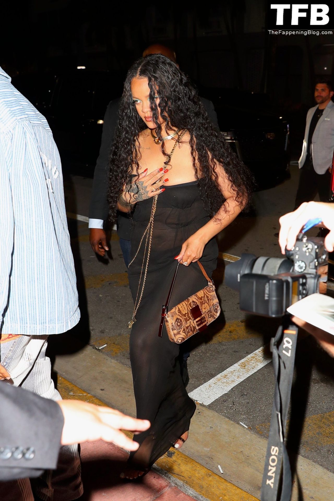 Rihanna-See-Through-Sexy-The-Fappening-Blog-16.jpg