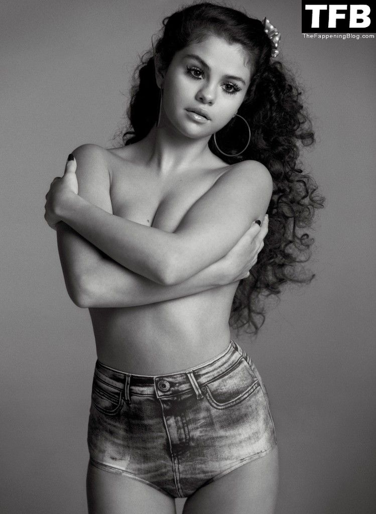 Selena-Gomez-Topless-2-749x1024-thefappeningblog.com_.jpg