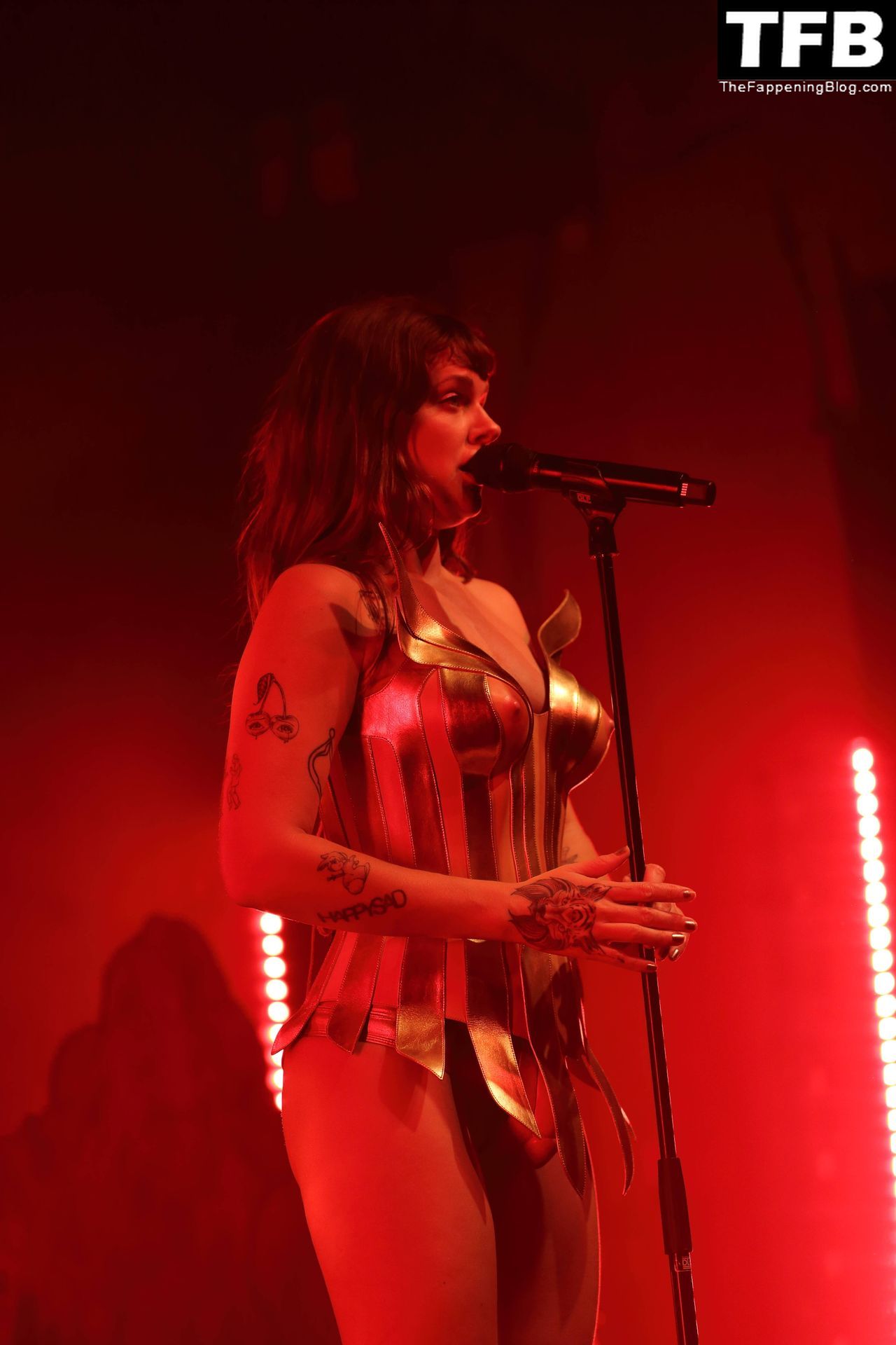 Tove Lo Displays Her Tits on Stage in Berlin (16 Photos)