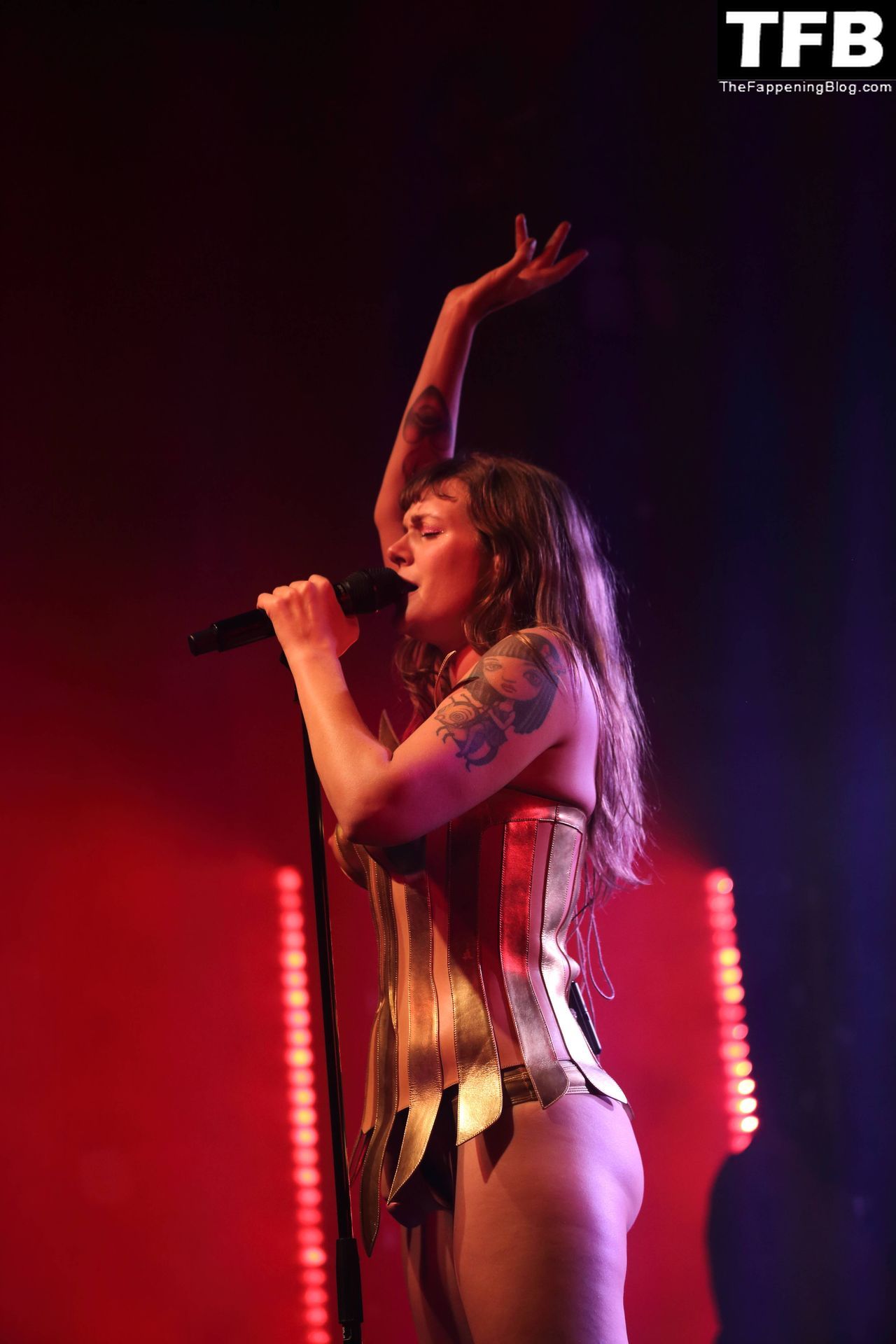 Tove Lo Displays Her Tits on Stage in Berlin (16 Photos)
