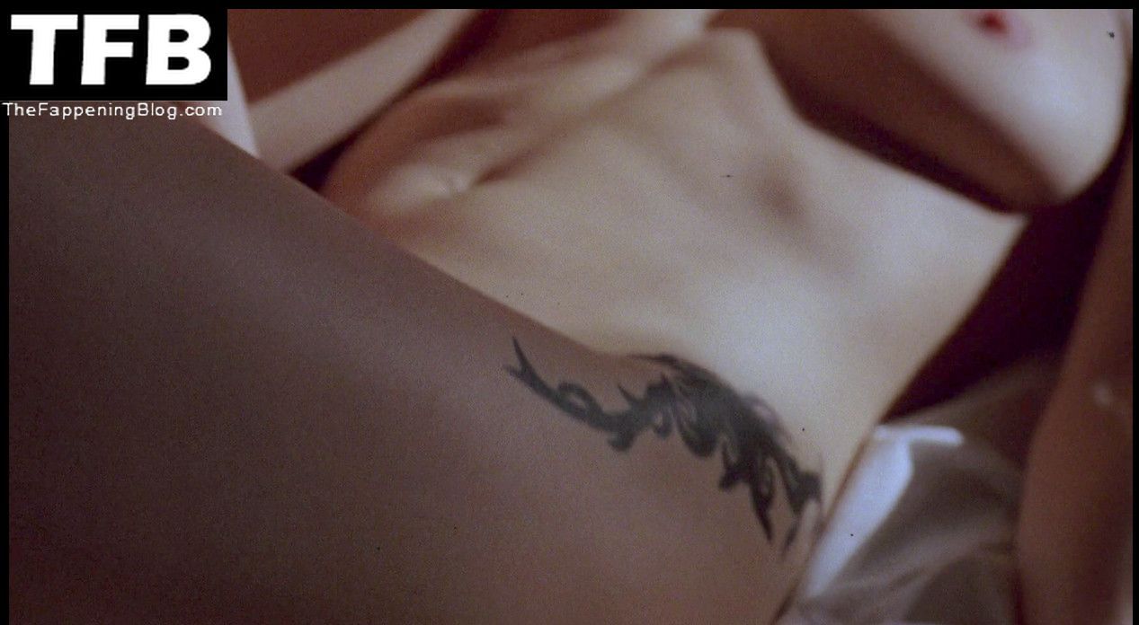 Gina Gershon Nude &amp; Sexy (5 Pics)