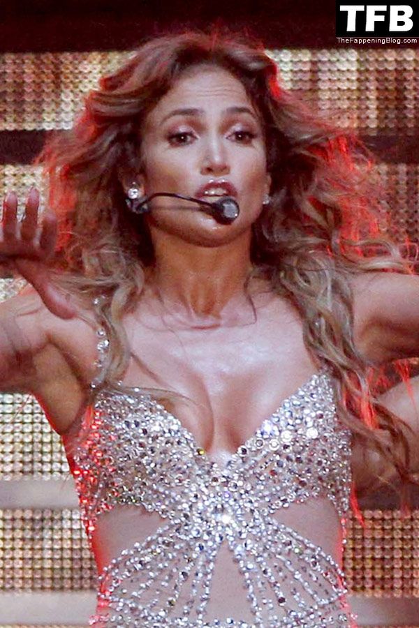 Jennifer Lopez Nude &amp; Sexy Collection – Part 4 (150 Photos)