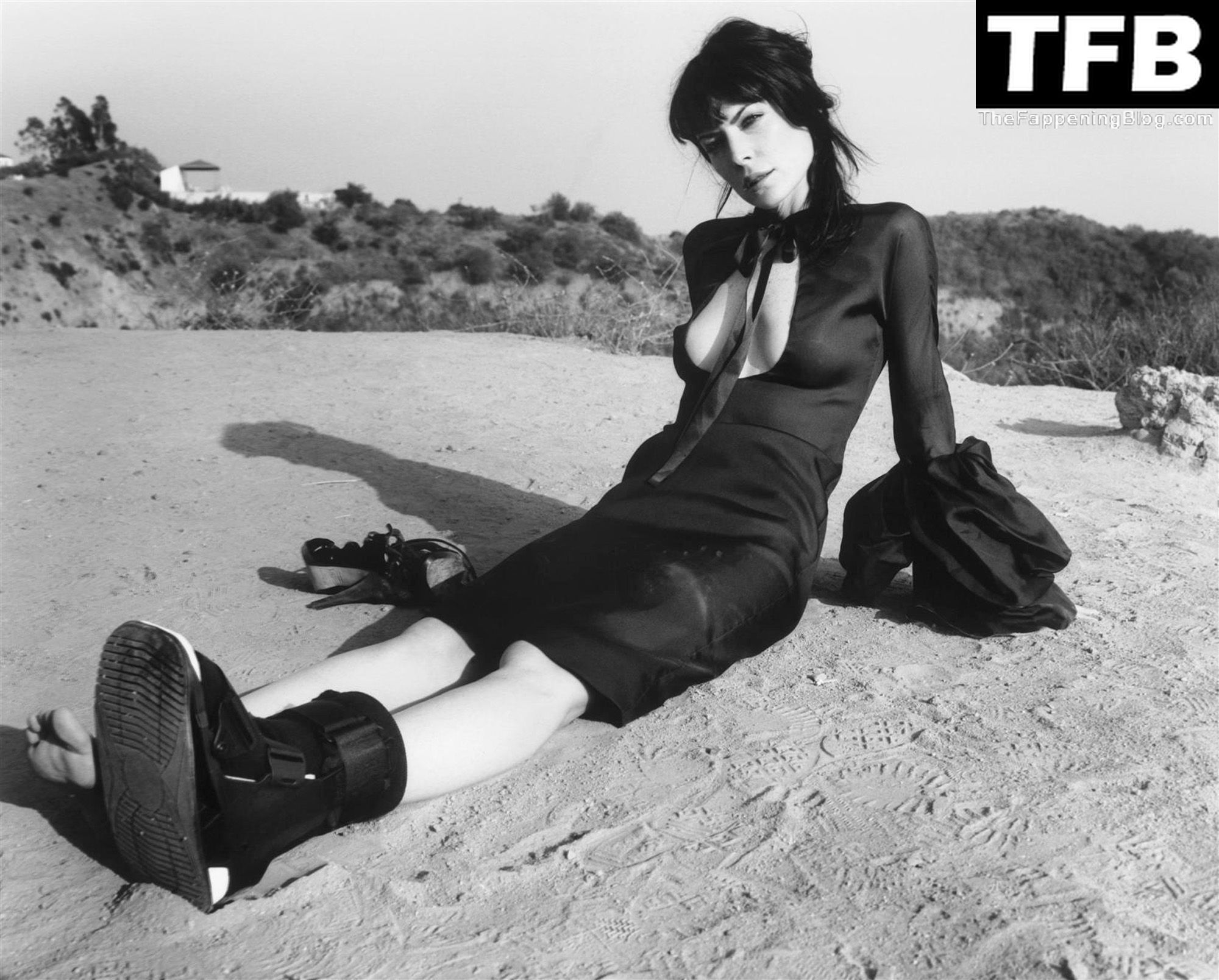 Lara Flynn Boyle Nude &amp; Sexy Collection (23 Photos)