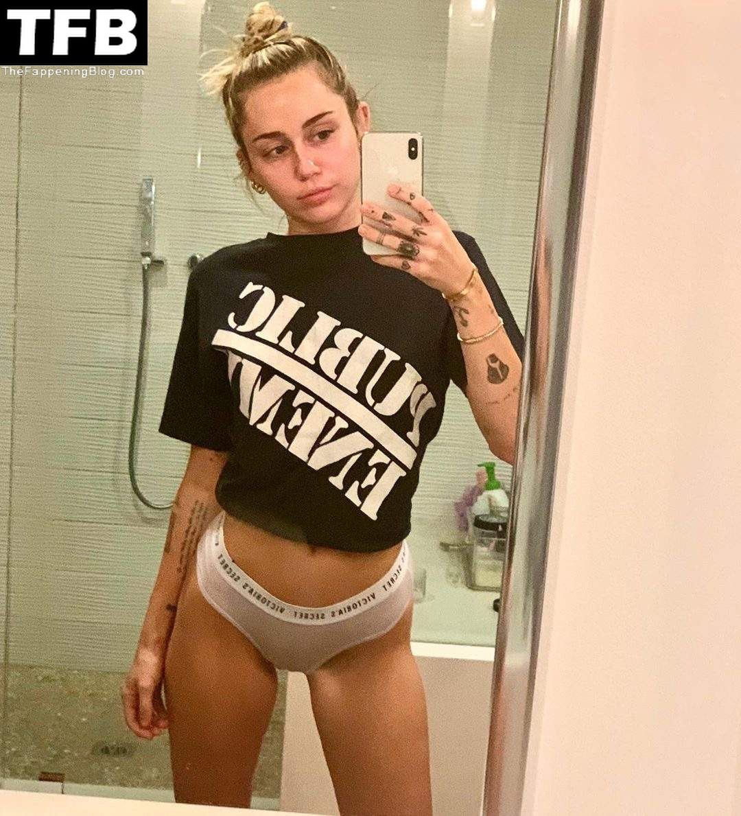 Miley Cyrus Nude &amp; Sexy Collection – Part 4 (150 Photos)