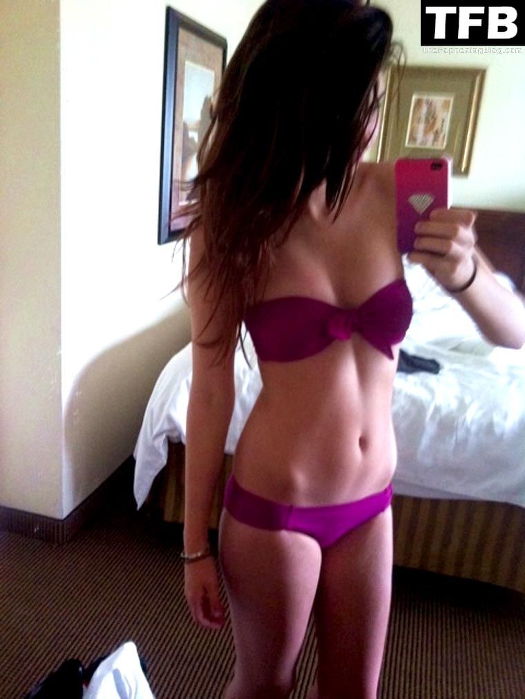 Selena Gomez Nude &amp; Sexy Collection – Part 5 (150 Photos)