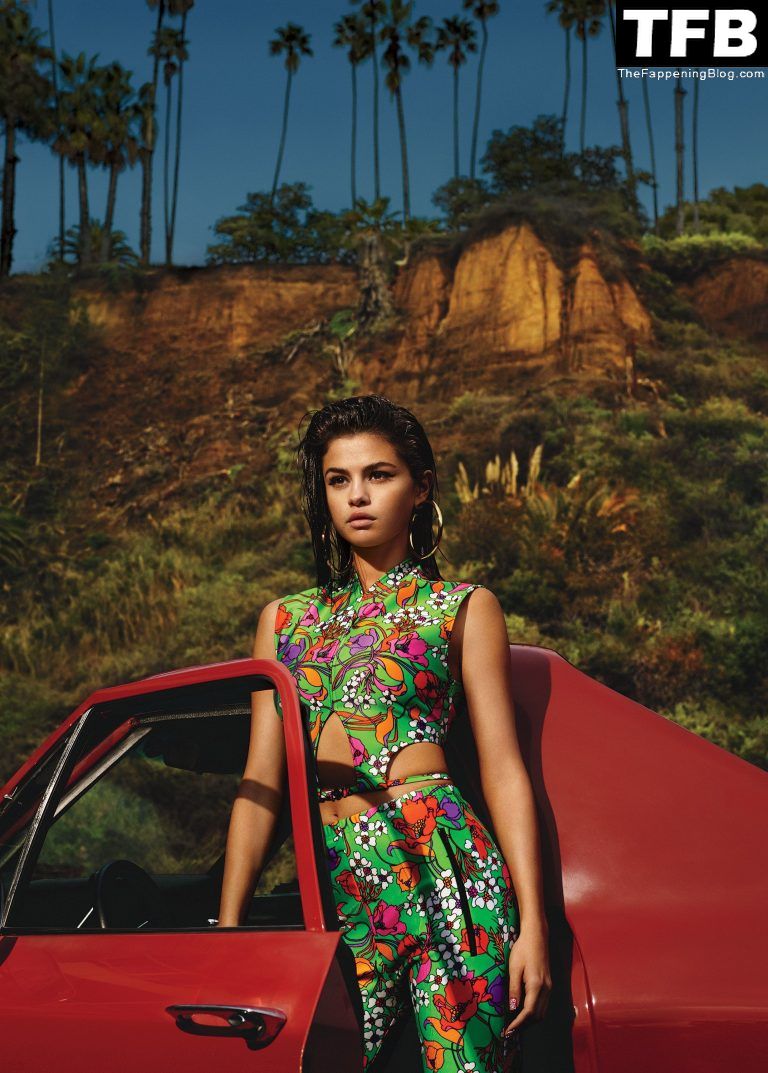 Selena Gomez Nude &amp; Sexy Collection – Part 5 (150 Photos)