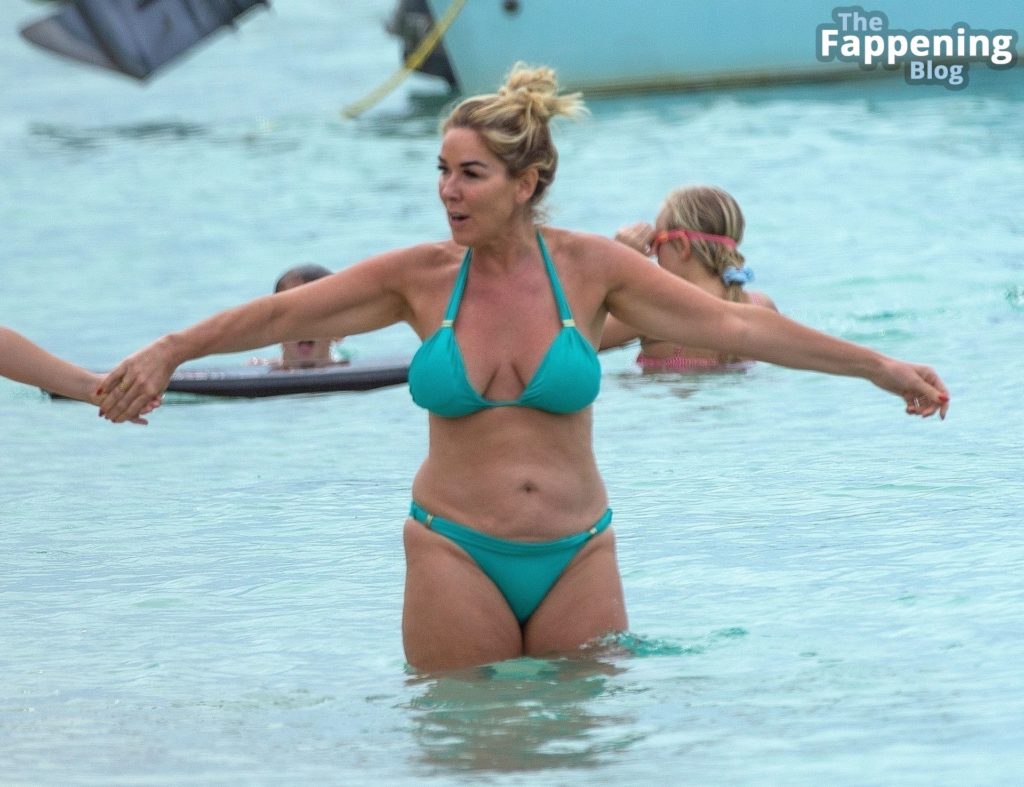 Claire Sweeney Dons Her Babe Aqua Blue Bikini As She Enjoys A Babe Fun In The Sun Photos