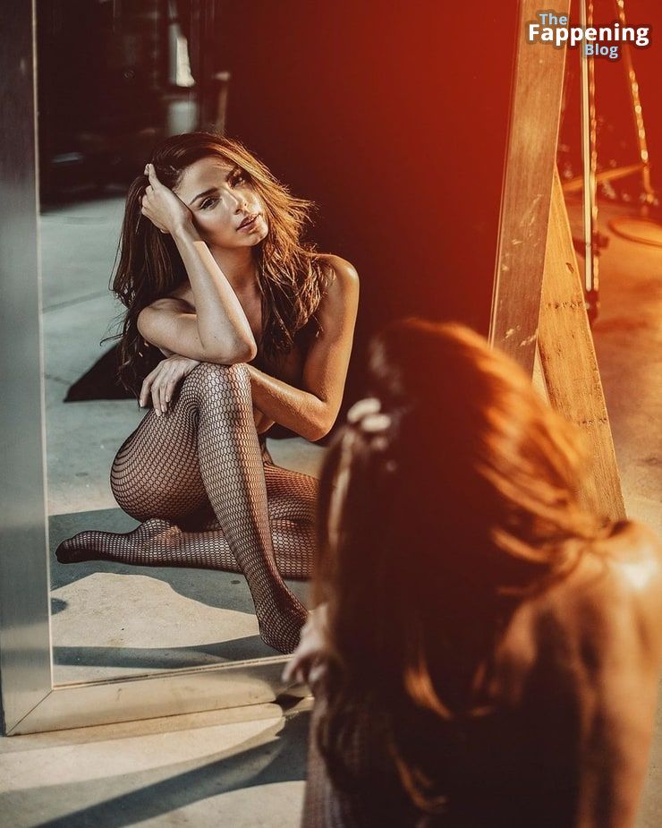 Daniela Arango Topless &amp; Sexy (10 Photos)