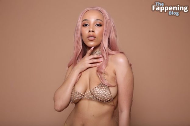 Doja Cat Shows Off Her Nude Tits 8 Photos Thefappening 3759