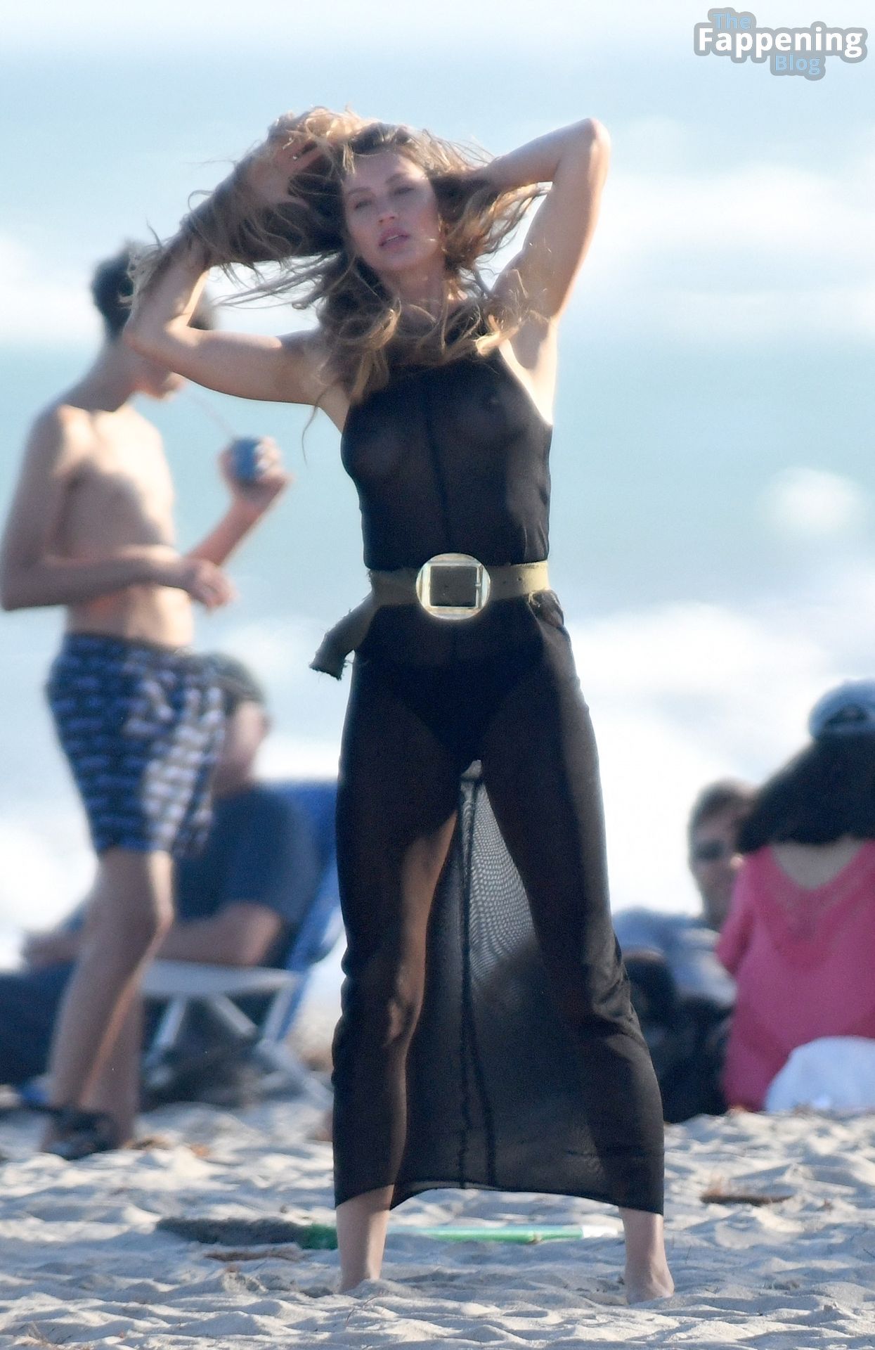 Gisele Bündchen Shows Off Her Nude Breasts in a Black Coverup for a Hot Shoot in Florida (36 Photos)