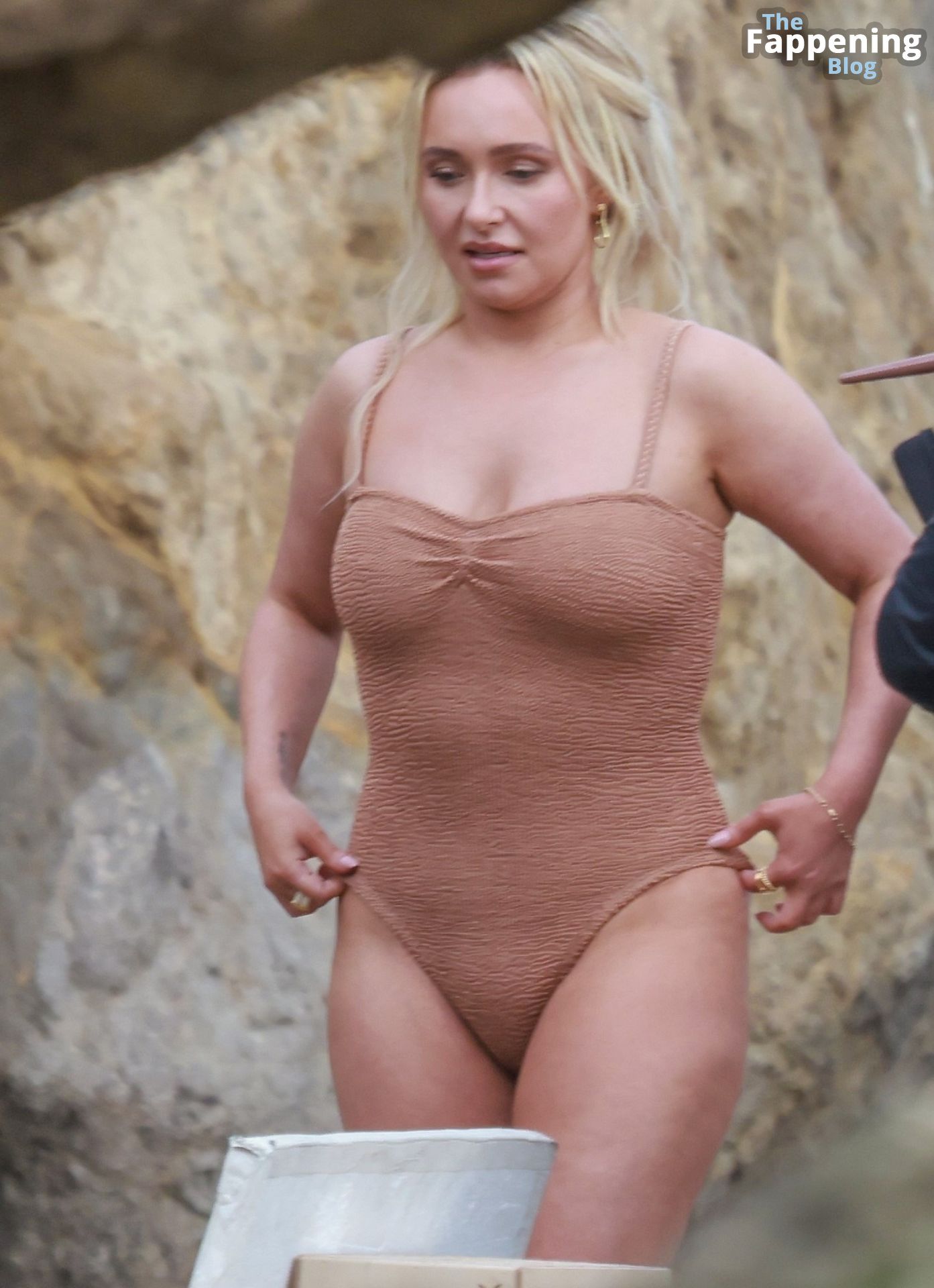 Hayden Panettiere is Making Her Sexy Comeback on the Set of a Beach Shoot in Malibu (150 Photos)