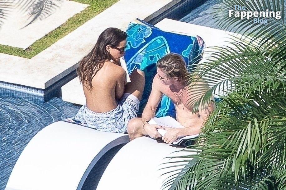 Ines De Ramon &amp; Brad Pitt Enjoy Some Time Under the Sun Together in Cabo (15 Photos)