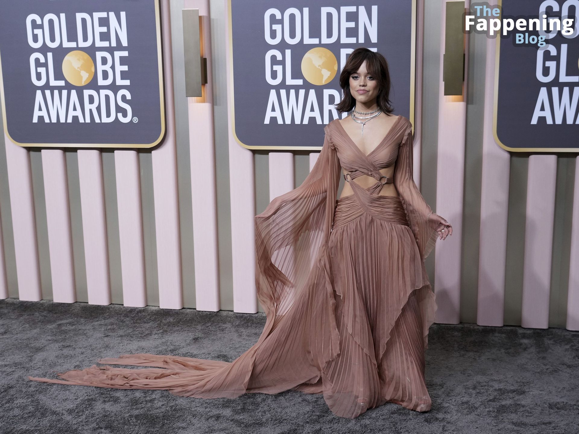 Jenna Ortega Looks Stunning at the 80th Annual Golden Globe Awards (148 Photos)