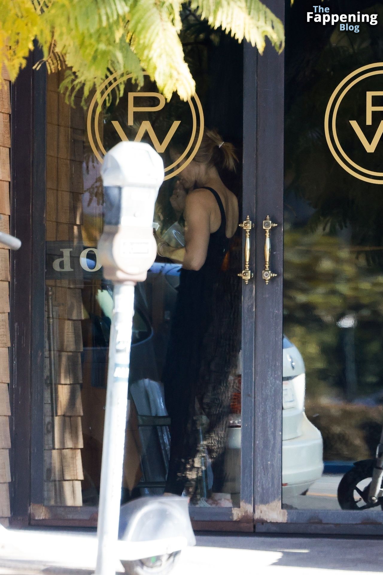 Kristen Bell Kicks Off Her Saturday with a Yoga Class in Los Feliz (26 Photos)