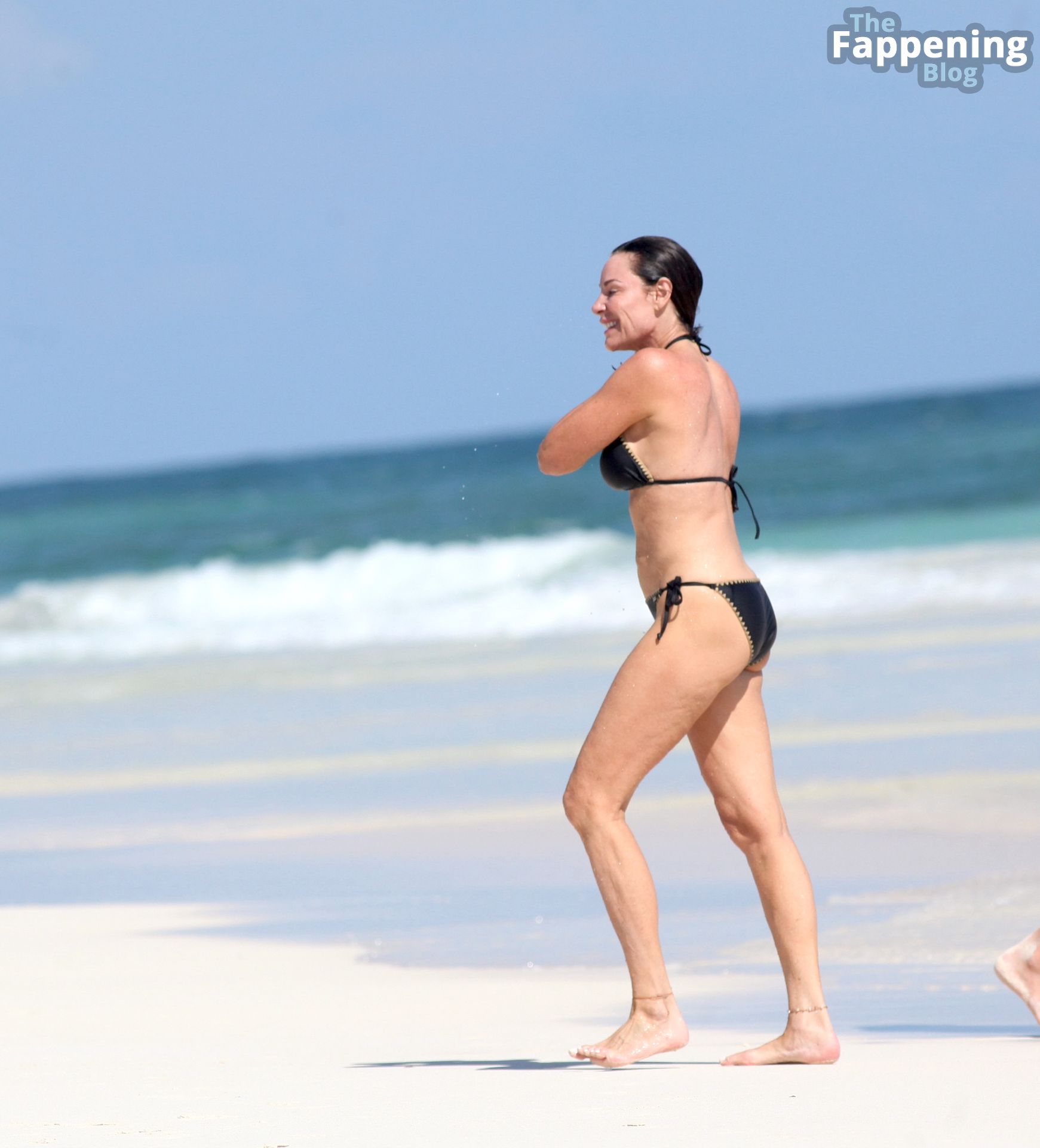 Luann de Lesseps Flaunts Bikini Body on the Beach Before Chatting to a Mystery Man in Tulum (98 Photos)