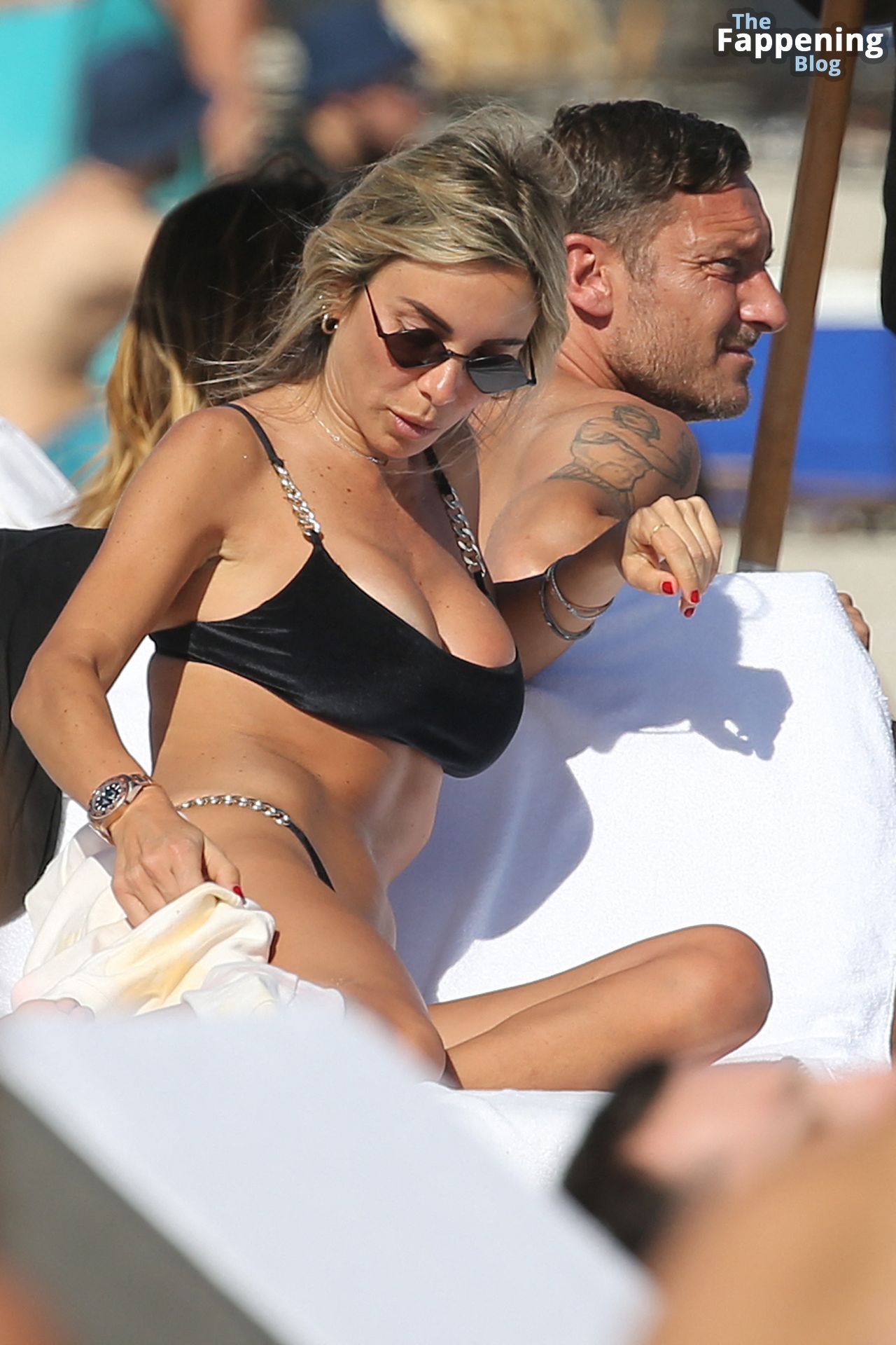 Noemi Bocci Relaxes on the Beach with Francesco Totti in Miami (52 Photos)