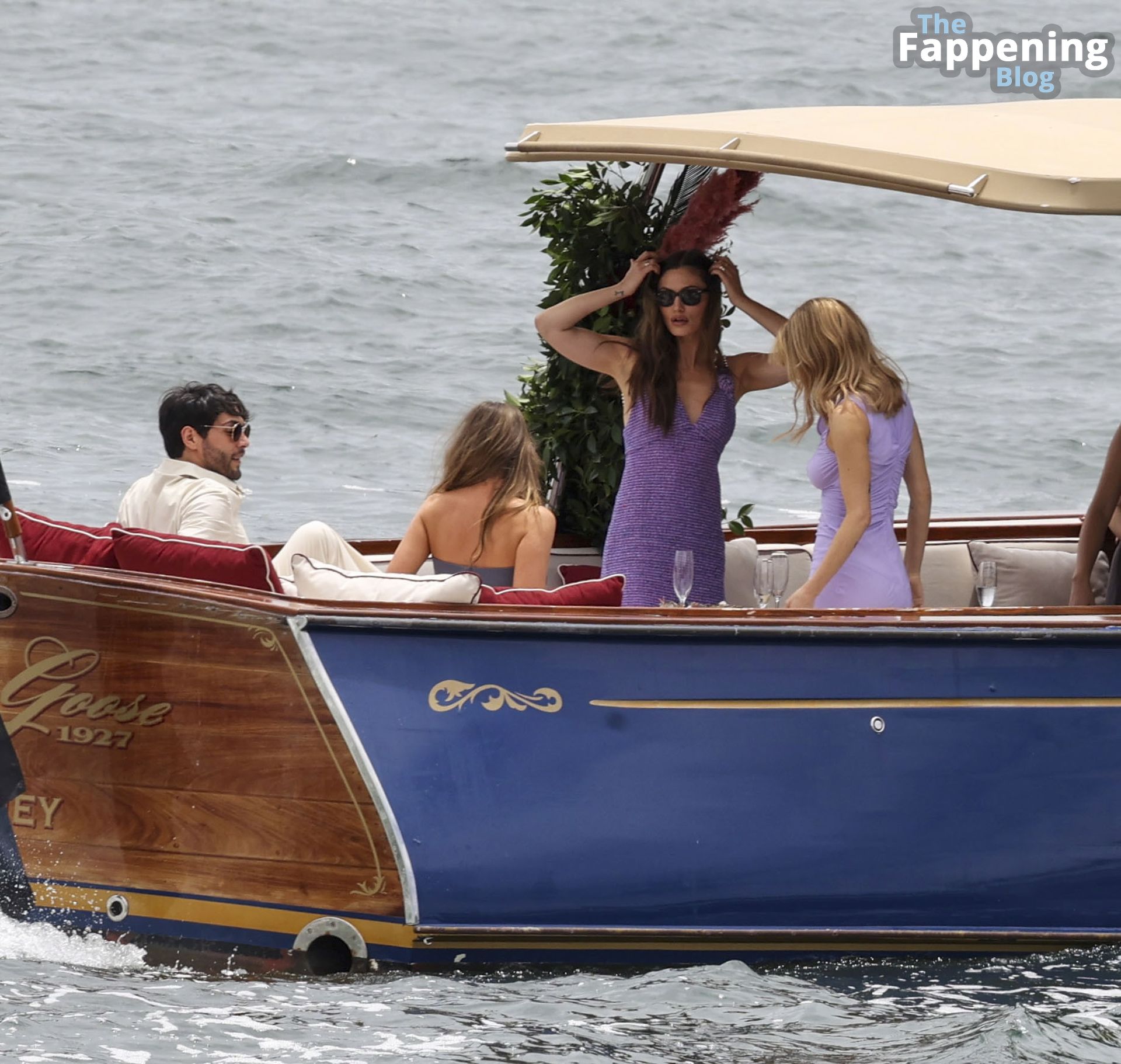Samara Weaving Displays Her Sexy Tits as She Enjoys a Day with Her Friends on a Boat in Sydney (35 Photos)