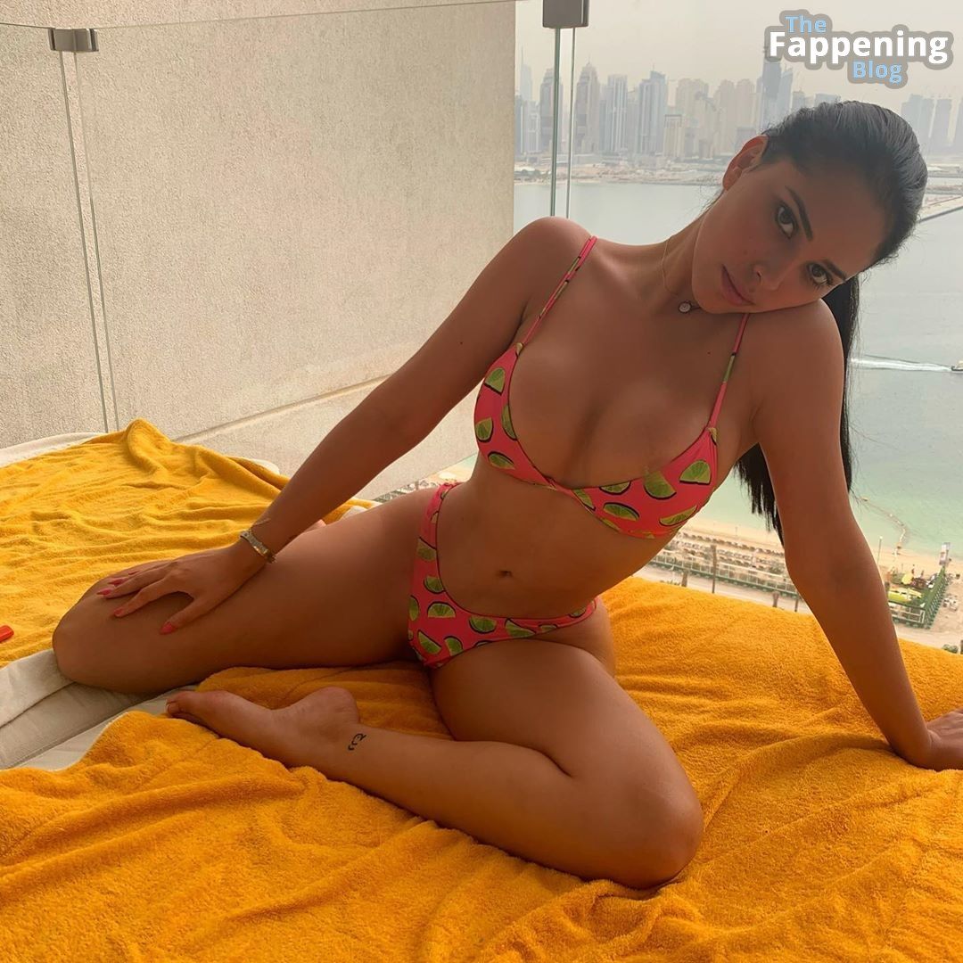 Ana Paula Saenz Nude Sexy 8