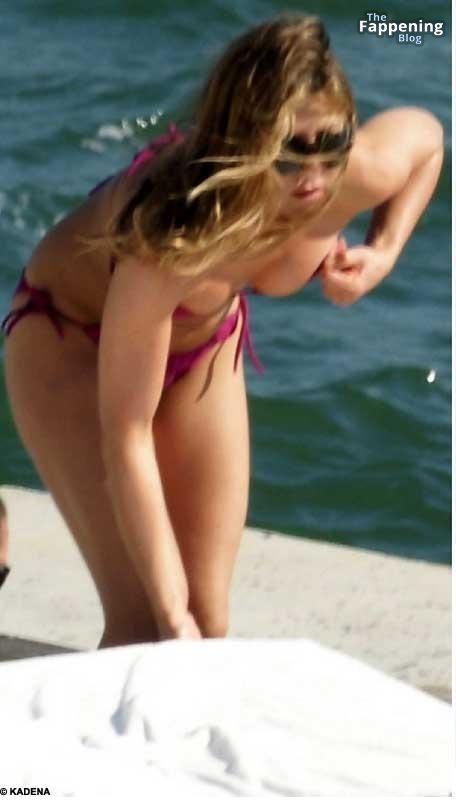 Jennifer Aniston Nude &amp; Sexy Collection – Part 3 (46 Photos)