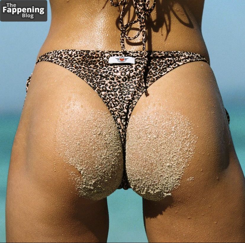 Josephine Skriver Sexy &amp; Topless (12 Photos)
