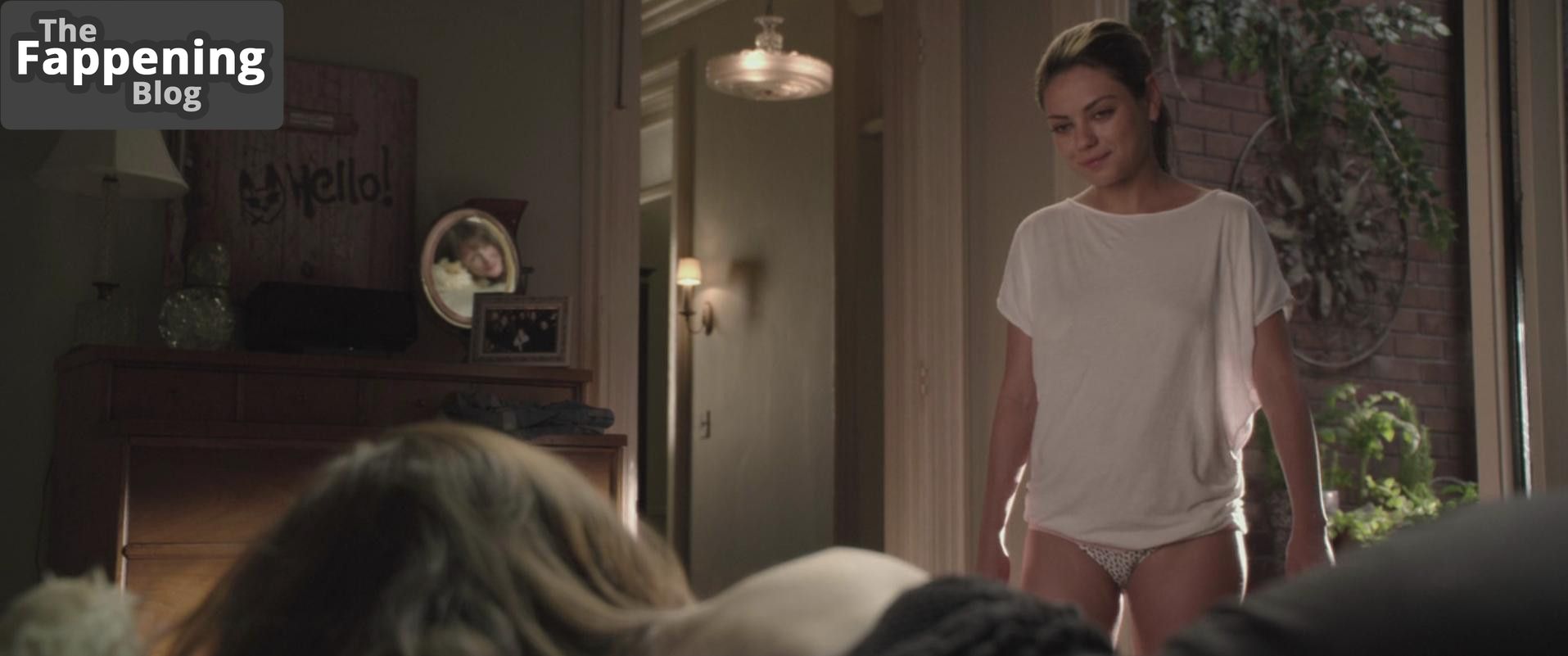 Mila Kunis Topless &amp; Sexy Collection – Part 2 (75 Photos)