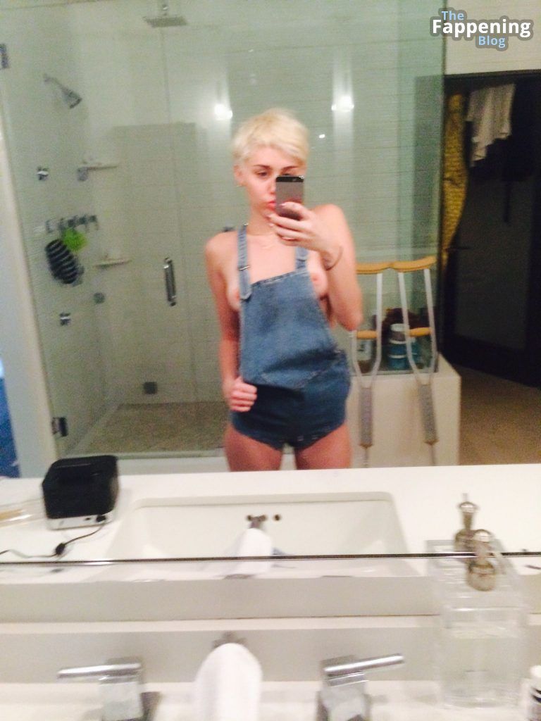 Miley Cyrus Nude Sexy 40