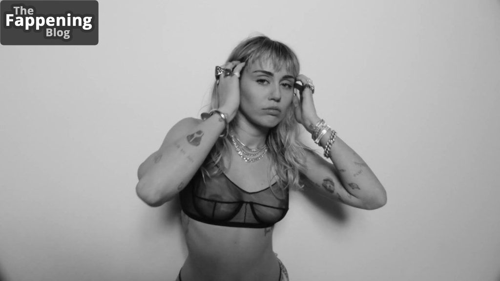 Miley Cyrus Nude Sexy 98