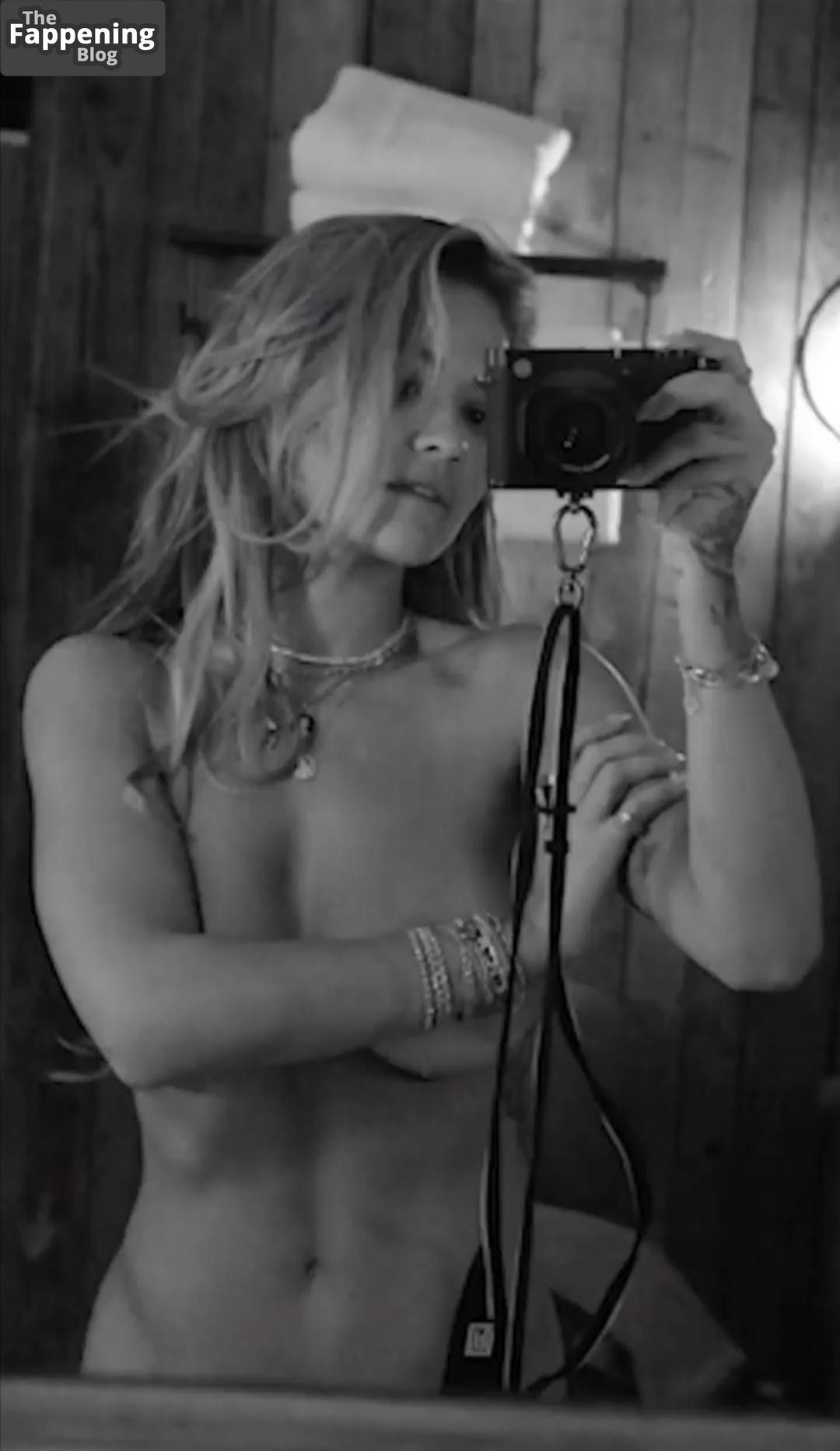 Rita Ora Nude &amp; Sexy Collection – Part 4 (42 Photos)