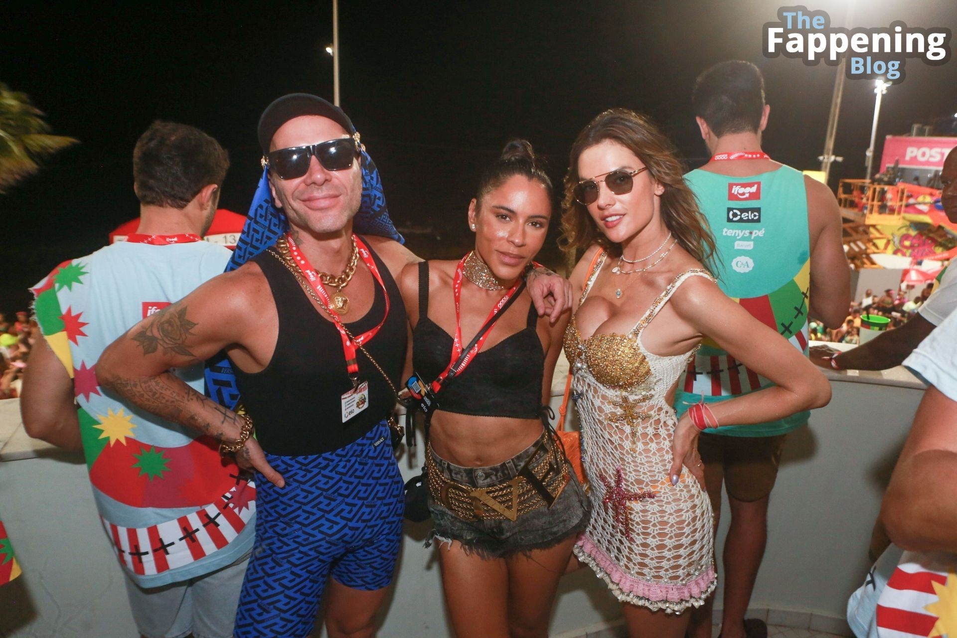 Alessandra Ambrosio Parties with Friends at Express Cabin 2222 in Brazil (96 Photos)
