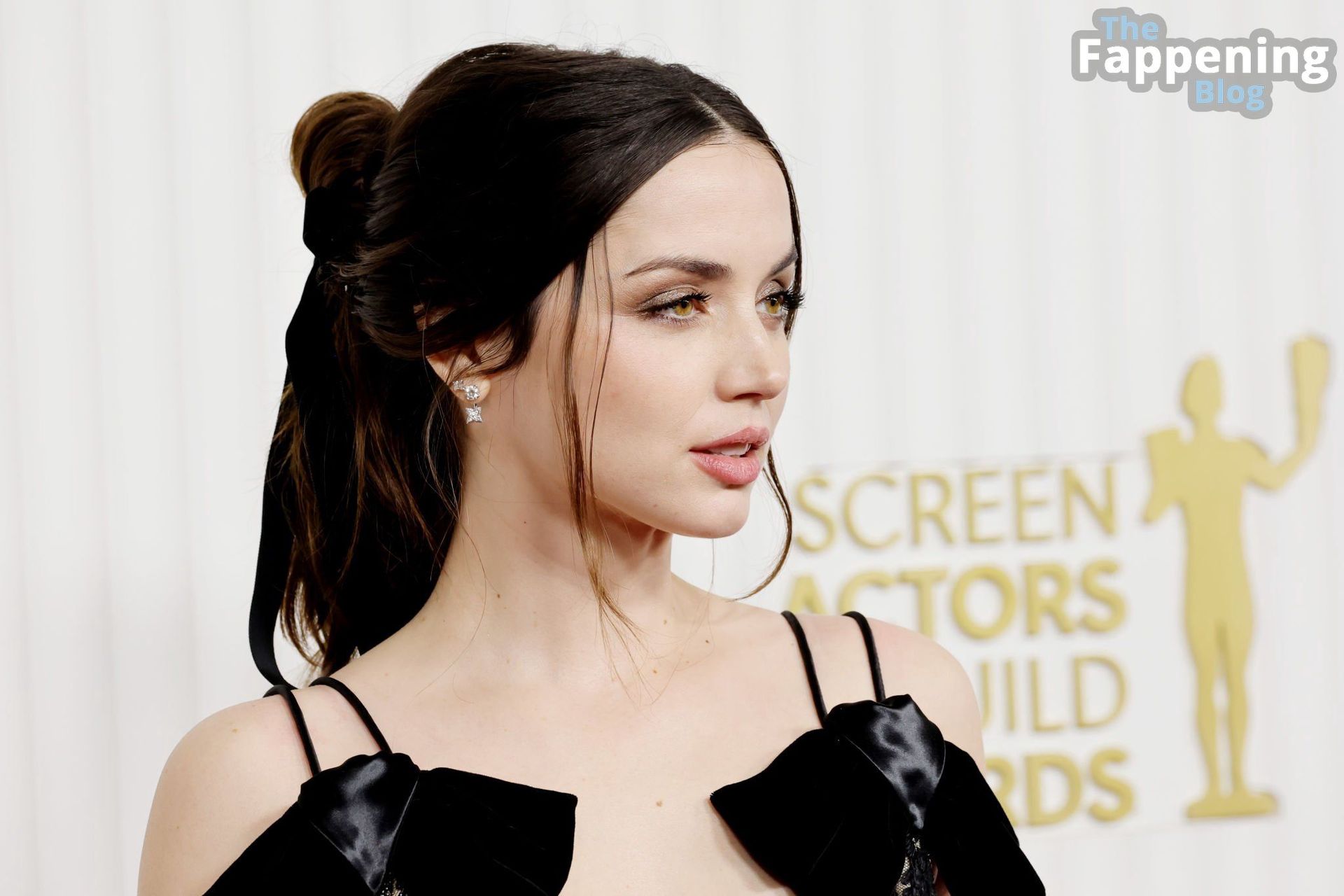 Ana de Armas Displays Her Sexy Tits at the 29th Annual Screen Actors Guild Awards (66 Photos)