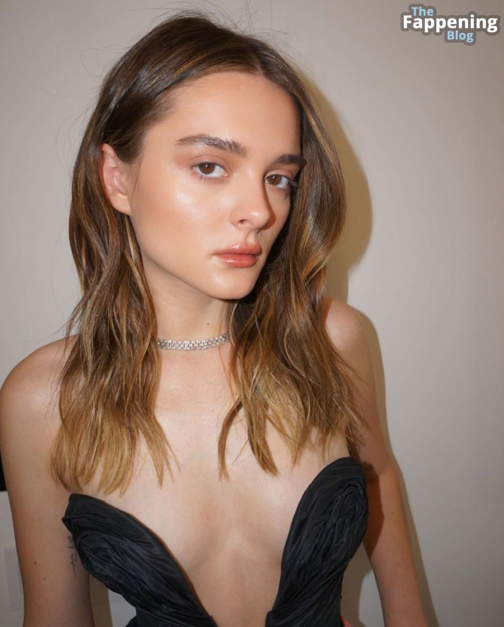 Braless Charlotte Lawrence Looks Stunning At The Carolina Herrera Fashion Show In New York 18