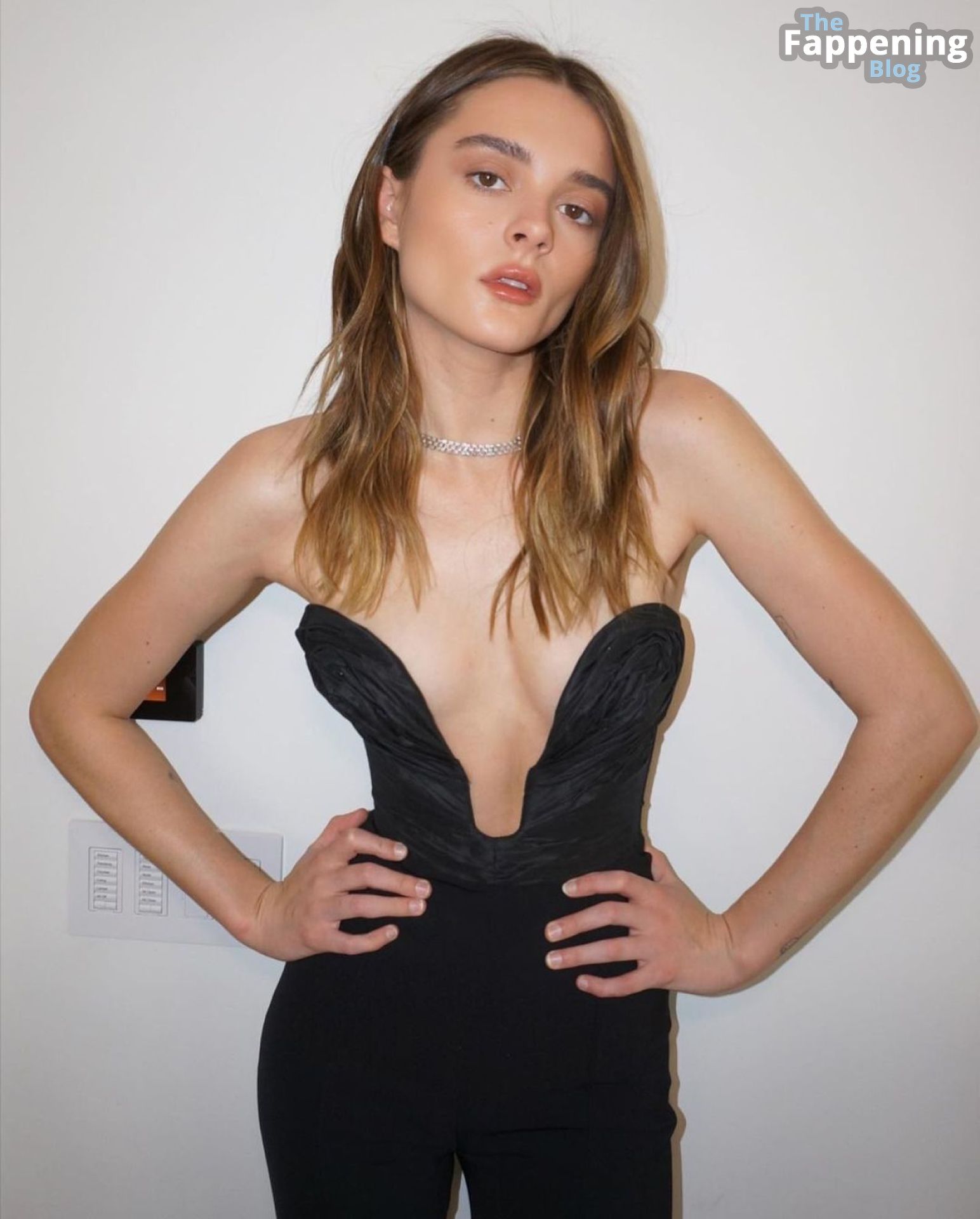 Charlotte-Lawrence-Sexy-Cleavage-5-thefappeningblog.com_.jpg