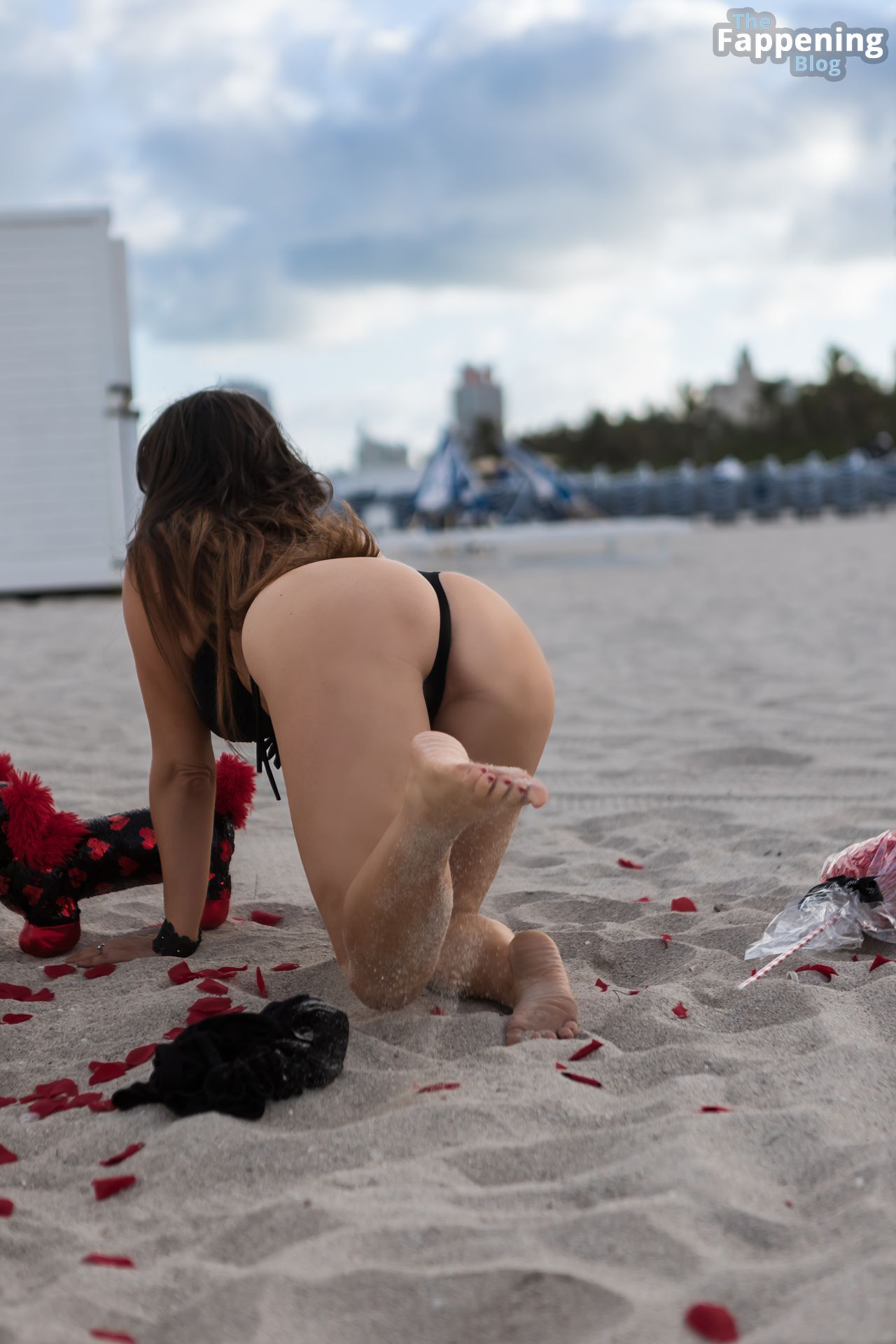 Claudia Romani is Ready for Valentines (17 Photos)