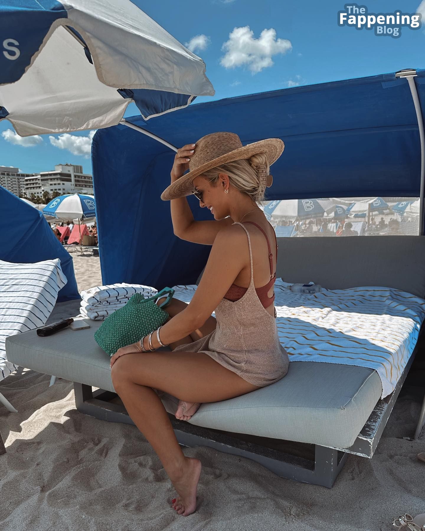 Emmy Medders &amp; Chase Chrisley Hit the Beach in Miami (8 Photos)