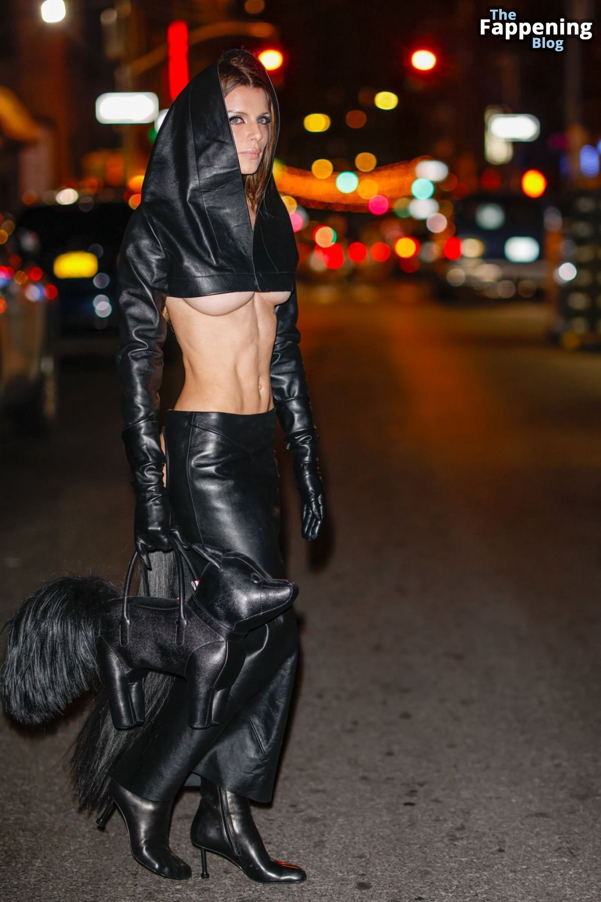 Julia Fox Shows Off Her Underboob &amp; Butt in New York (10 Photos)