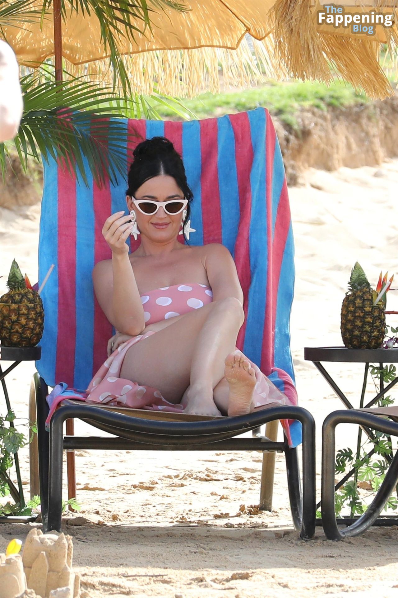 Katy Perry Shows Her Sexy Legs at Aulani Resort in Hawaii (11 Photos)