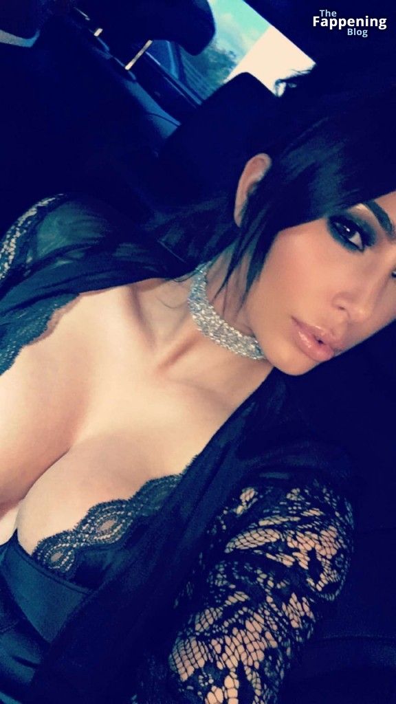 Kim Kardashian Nude &amp; Sexy Collection – Part 9 (150 Photos)