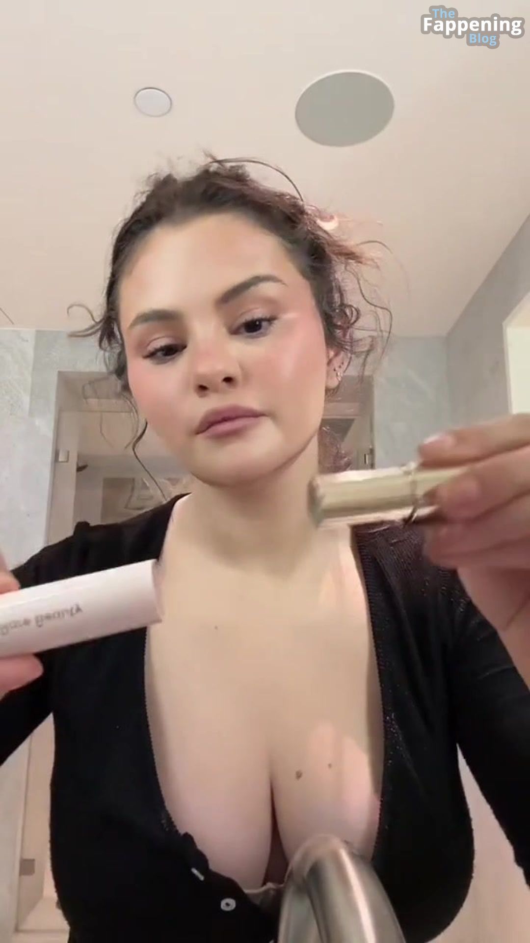 Selena Gomez Shows Off Her Sexy Tits (21 Pics + Video)