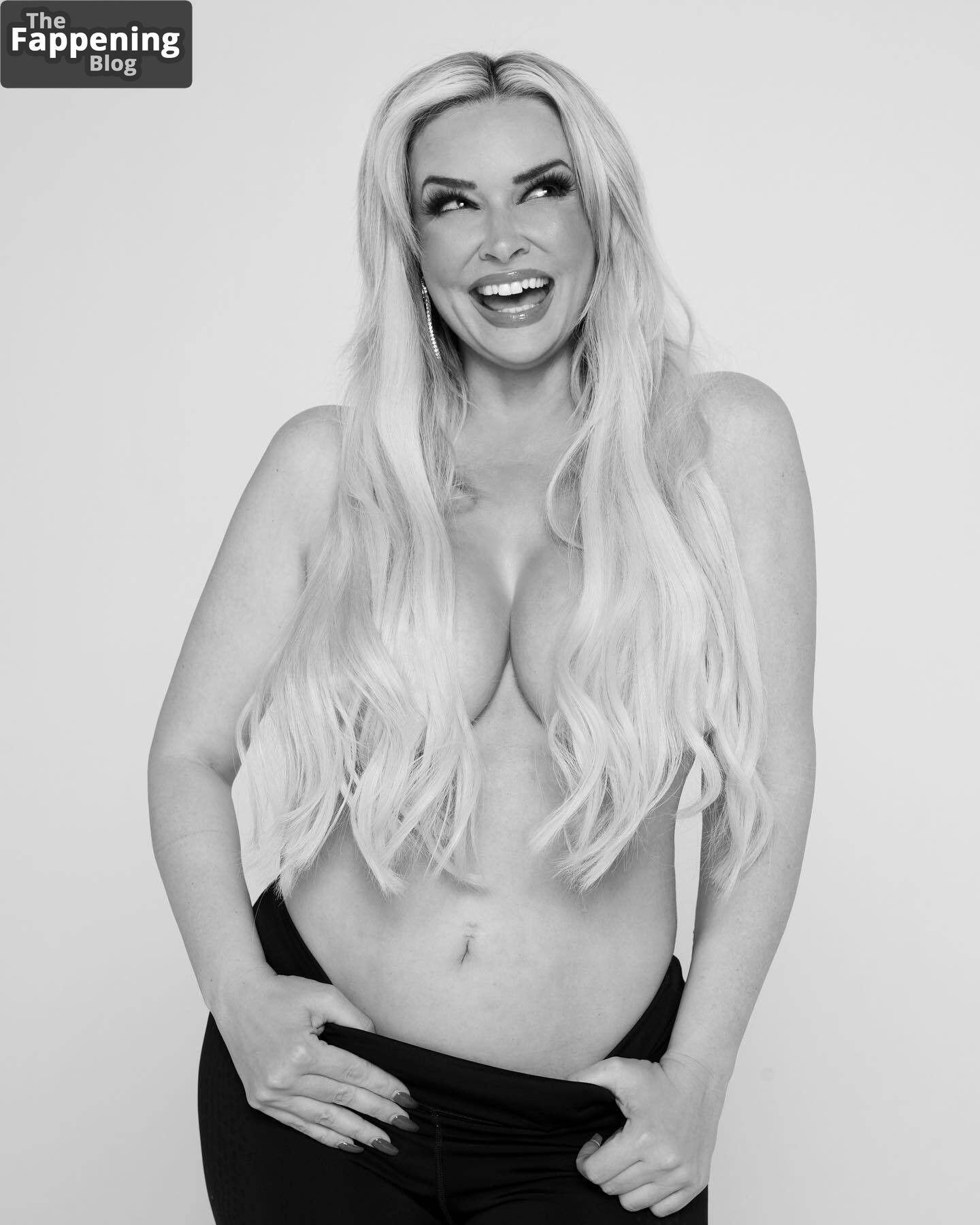 Daniela Katzenberger Topless &amp; Sexy (6 Photos)