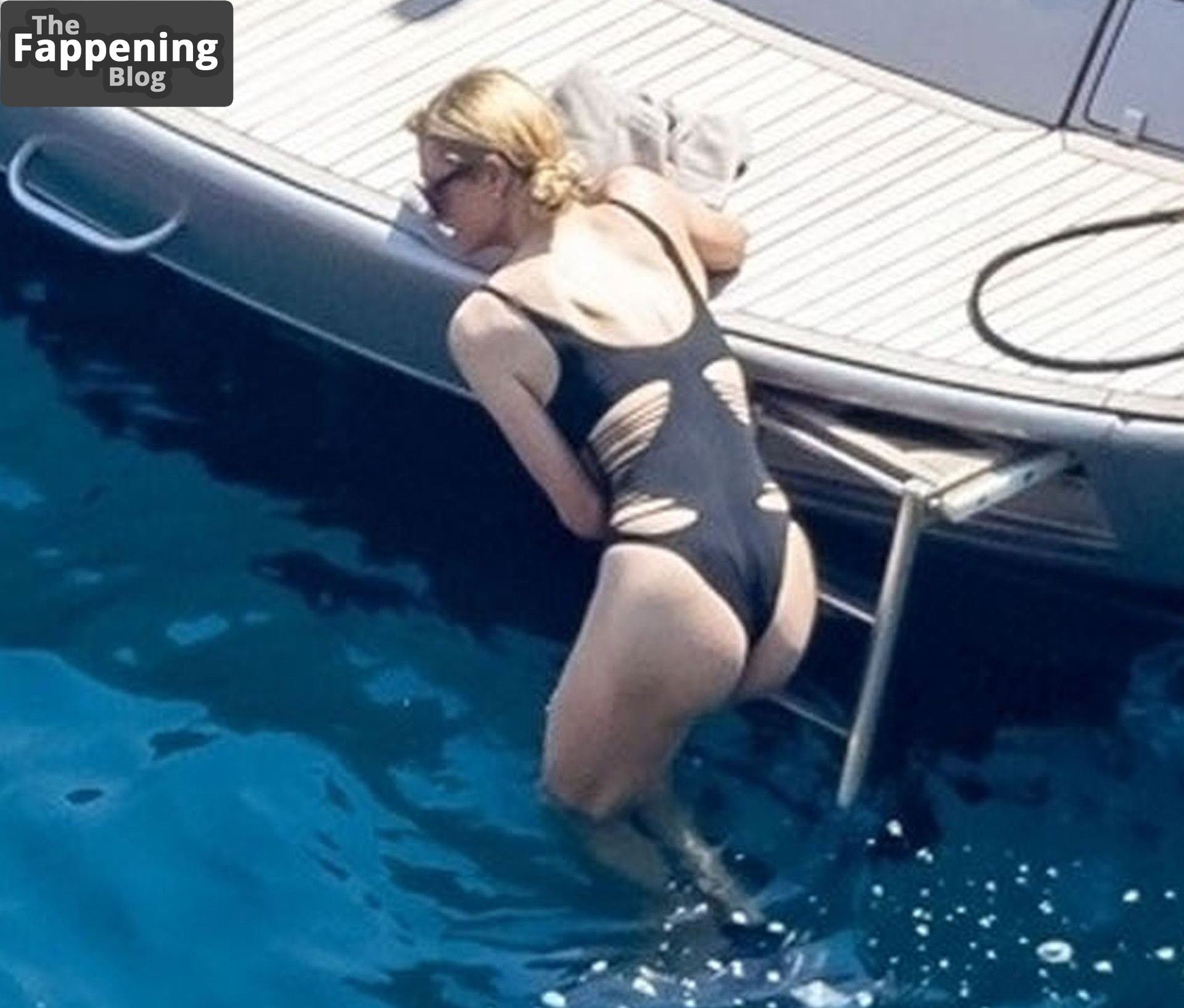 Paris Hilton Nude &amp; Sexy Collection – Part 5 (150 Photos)