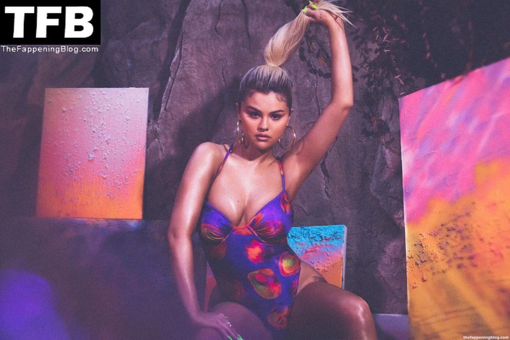 Selena Gomez Nude &amp; Sexy Collection – Part 6 (63 Photos)