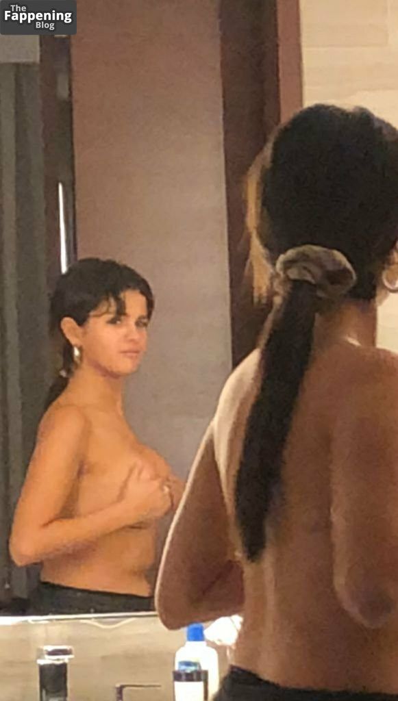 Selena Gomez Nude &amp; Sexy Collection – Part 6 (63 Photos)