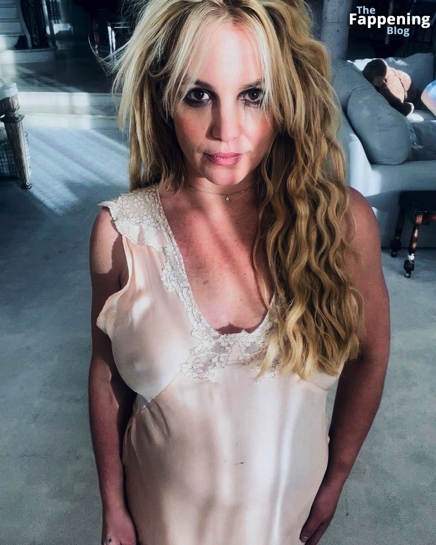 Britney Spears Nude &amp; Sexy Collection – Part 9 (121 Photos)