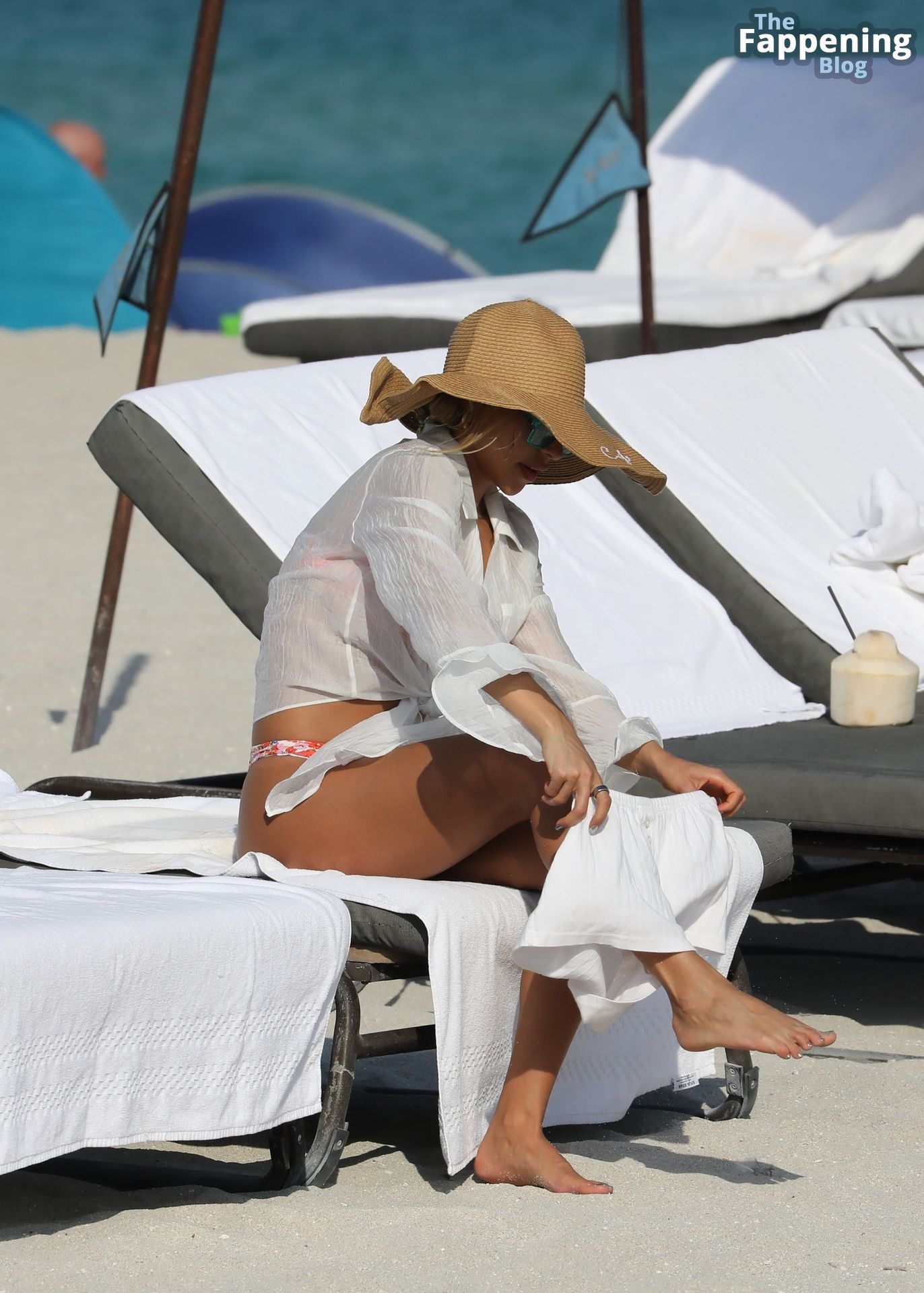 Chantel Jeffries Wears a Monogrammed Sun Hat at the Beach in Miami (29 Photos)