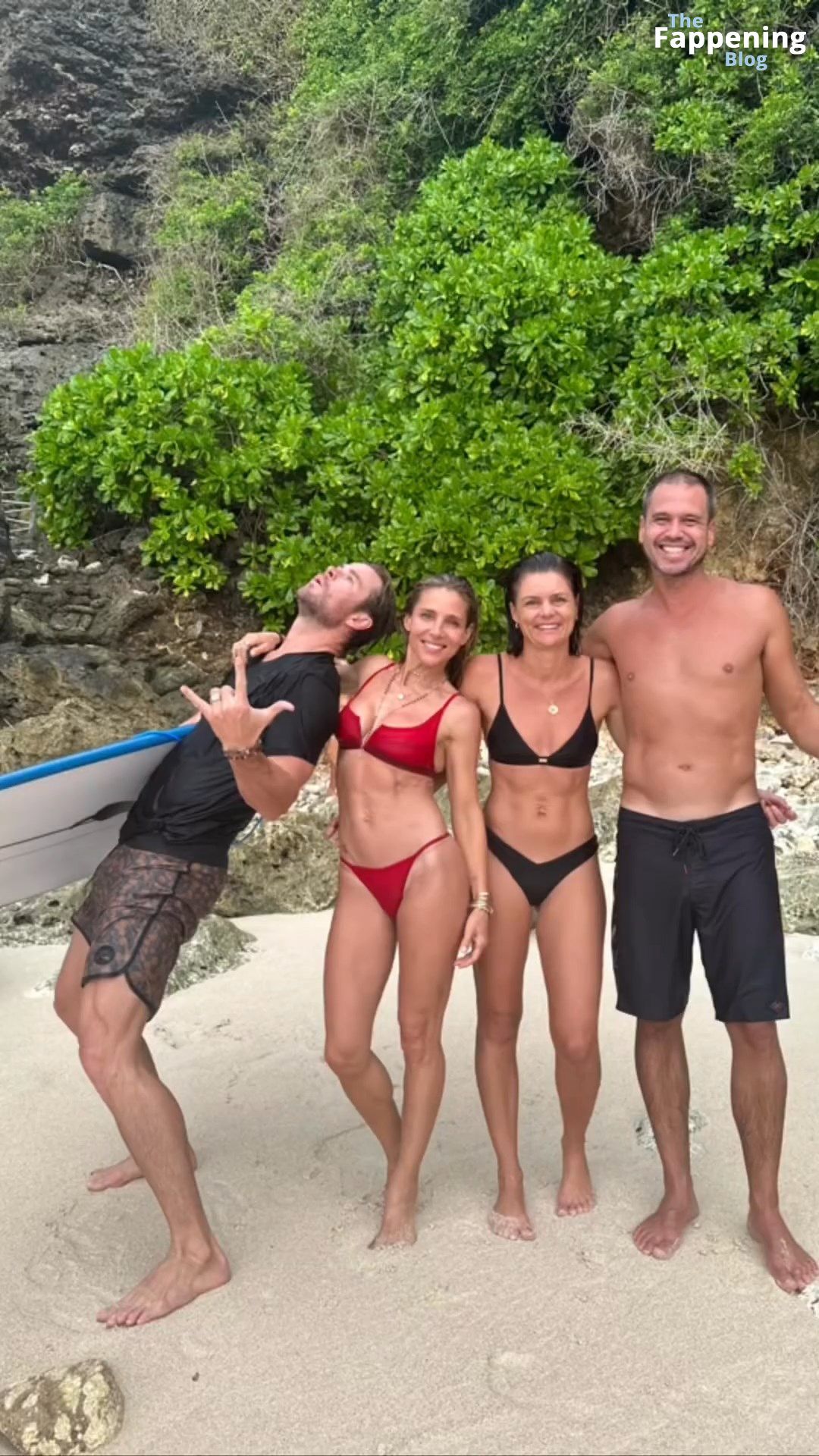 Elsa Pataky Shows Off Her Sexy Bikini Body (5 Pics + Video)