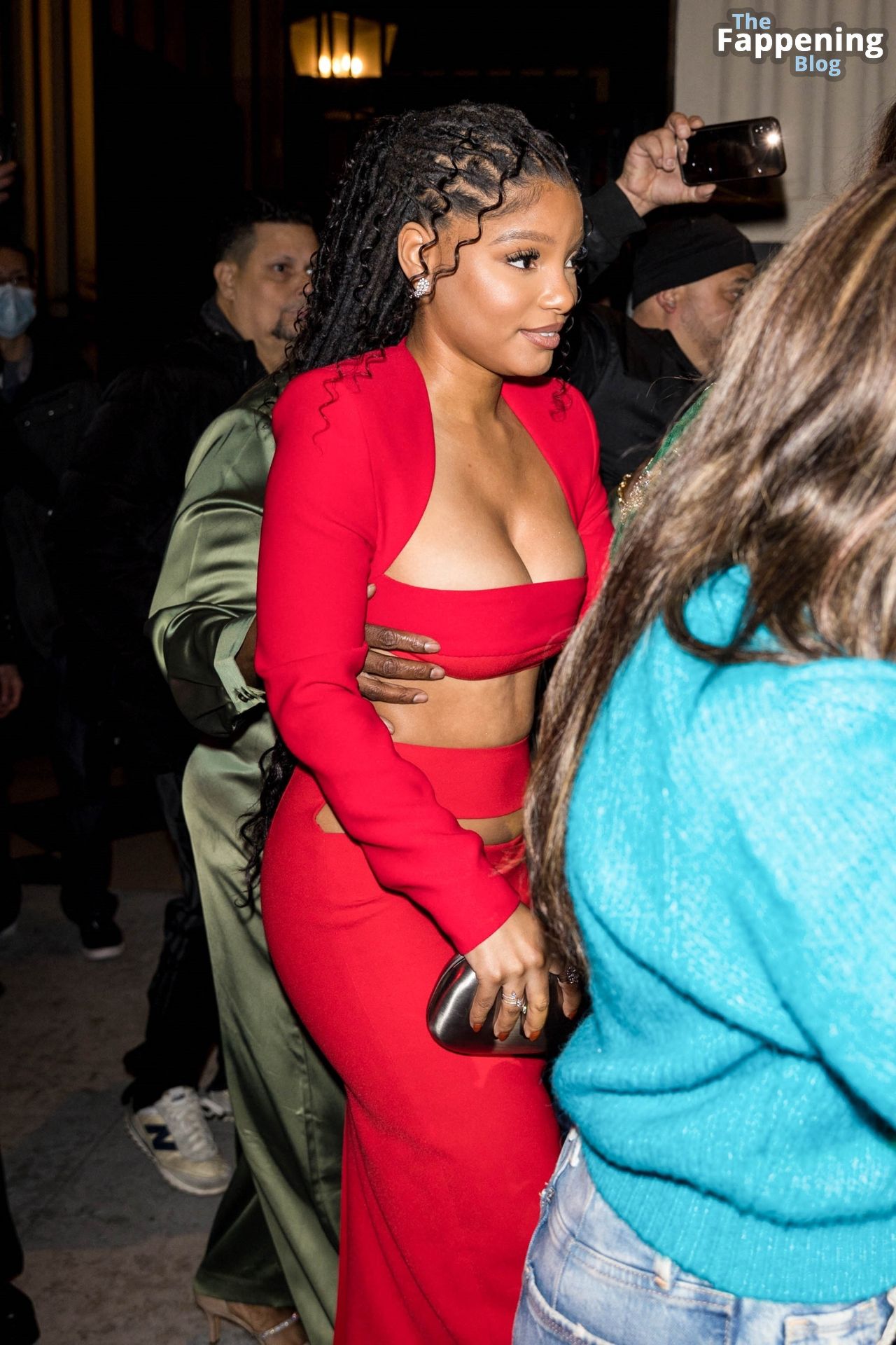 Halle Bailey is Seen Arriving to the Vanity Fair Pre-Oscar Party at Mes Amis in LA (25 Photos)